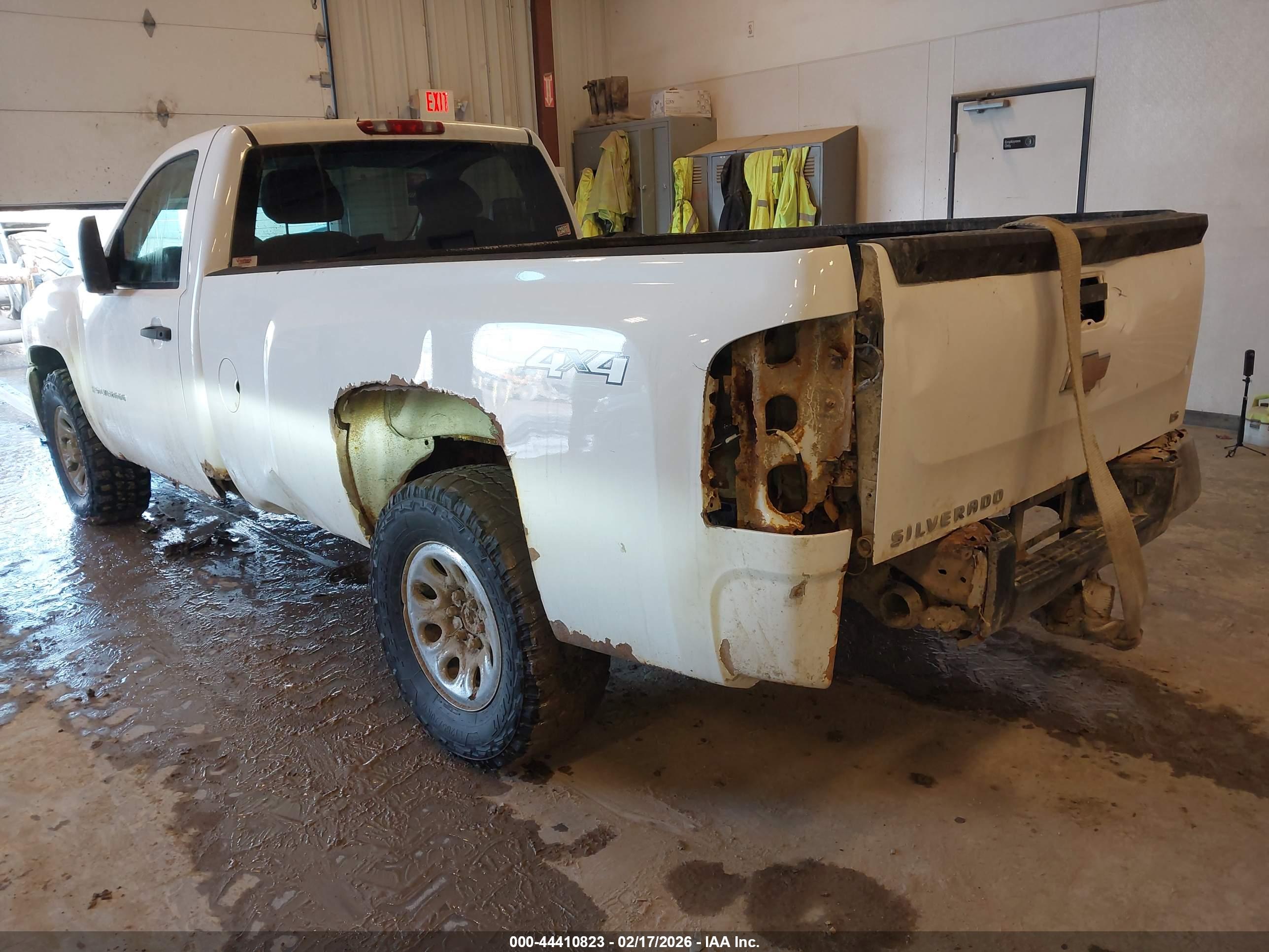 CHEVROLET SILVERADO image 3