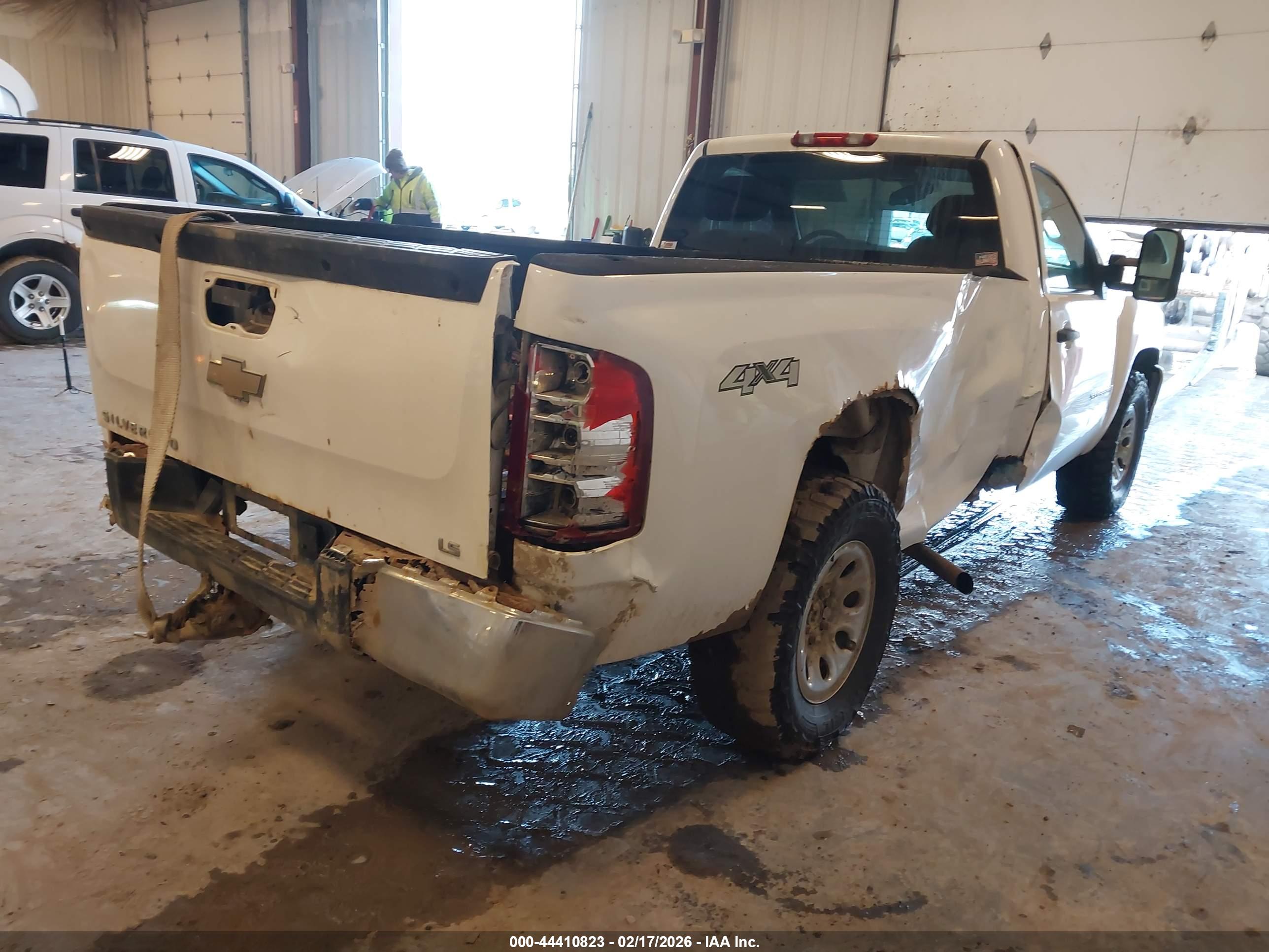 CHEVROLET SILVERADO image 4