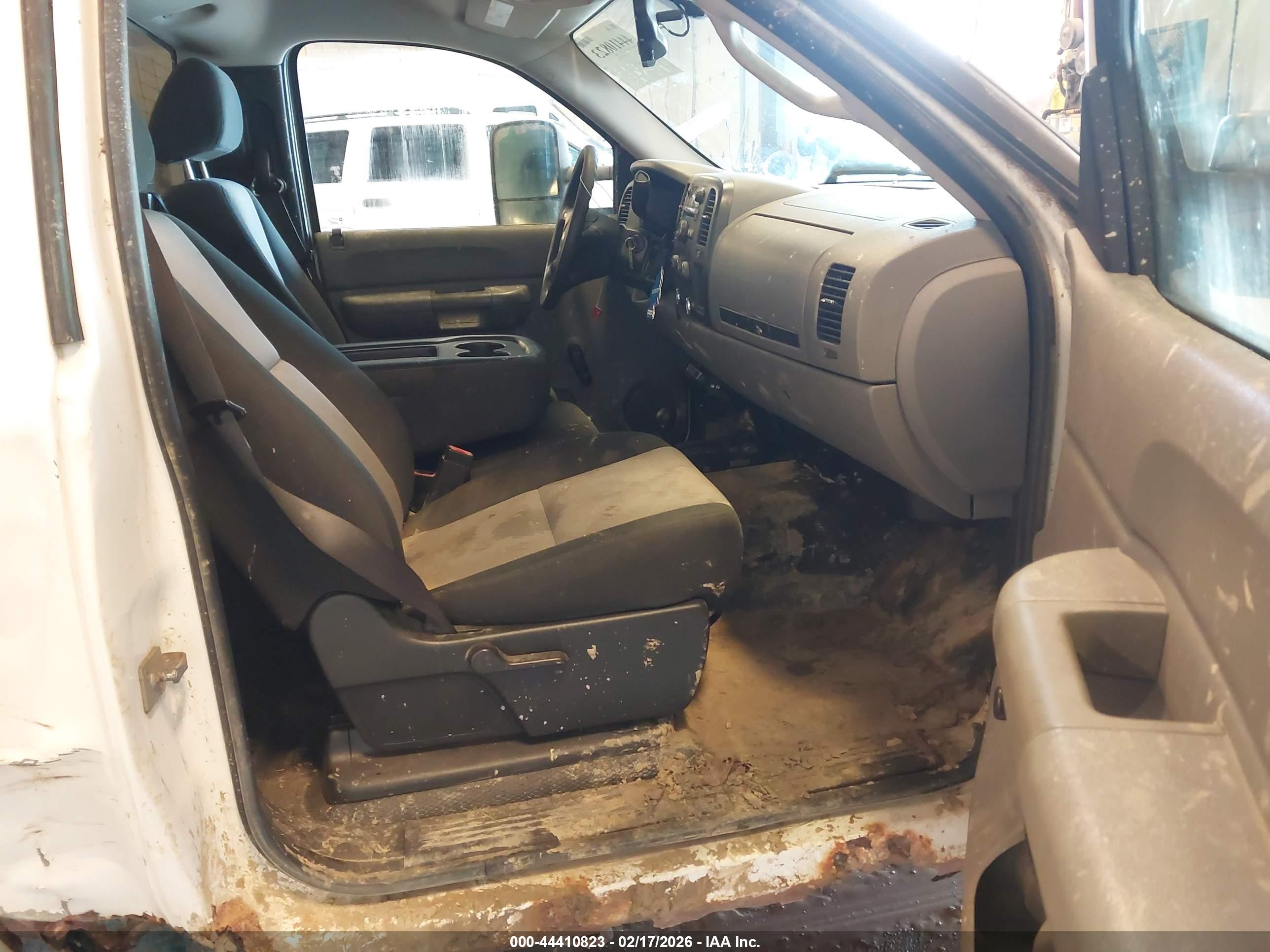 CHEVROLET SILVERADO image 5