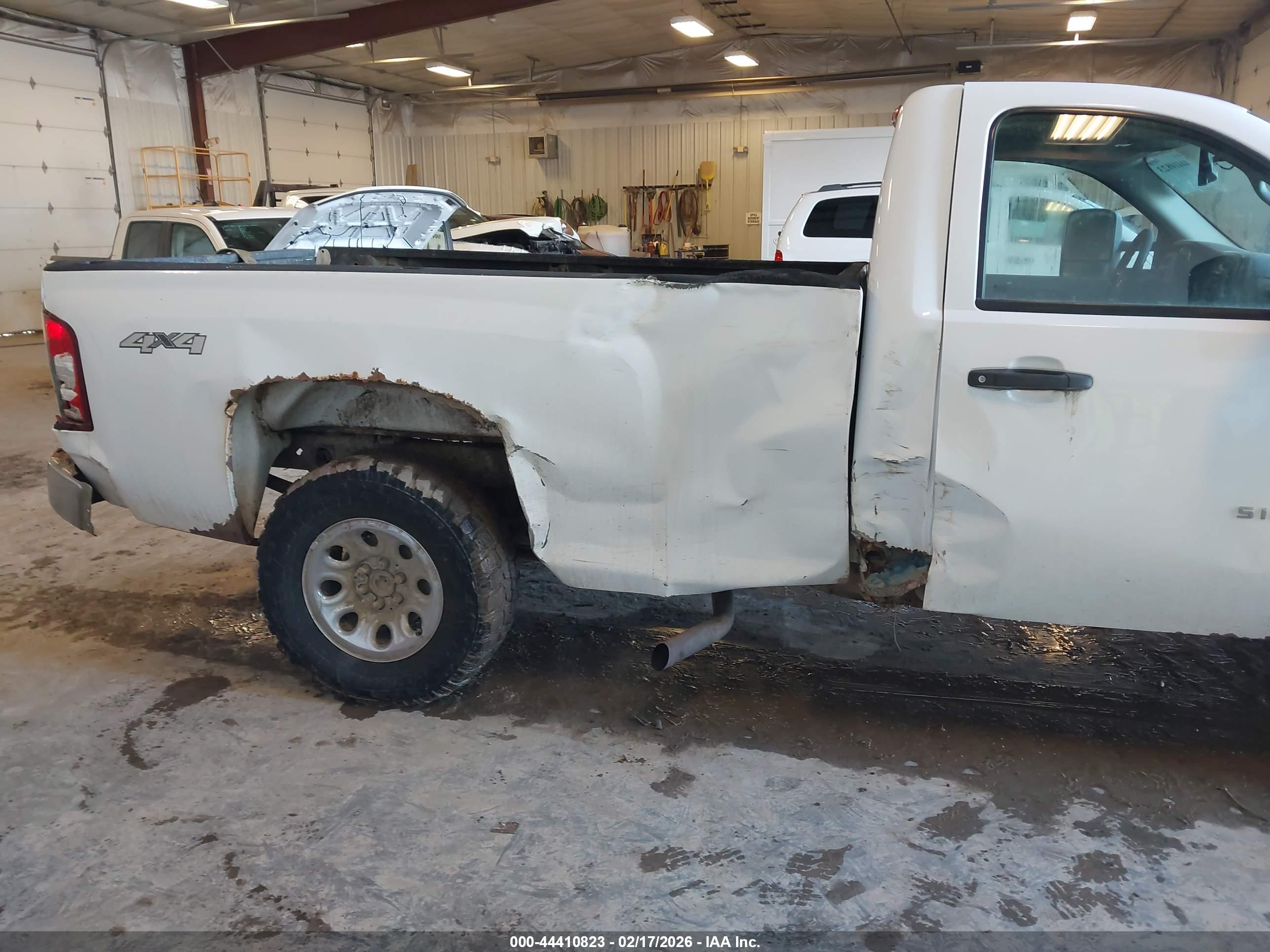 CHEVROLET SILVERADO image 6