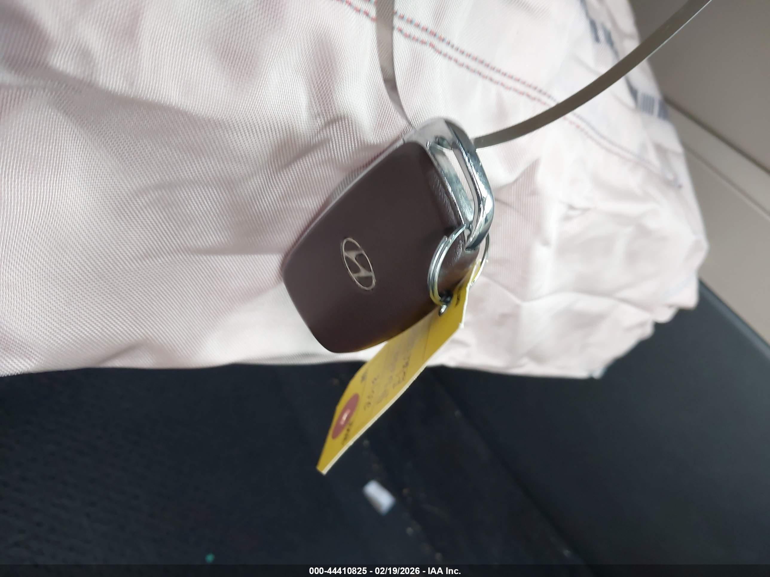 HYUNDAI ELANTRA image 11