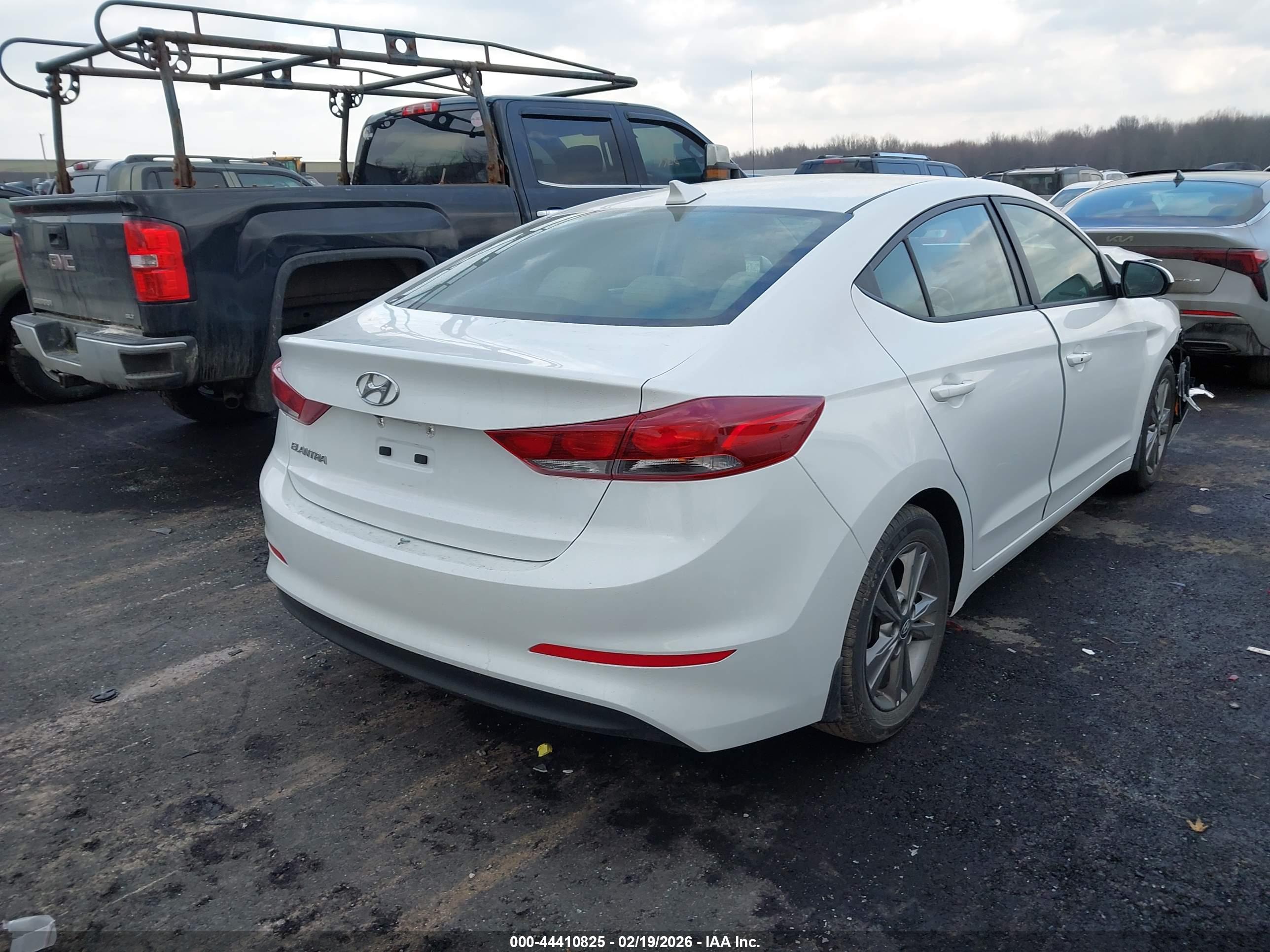 HYUNDAI ELANTRA image 4