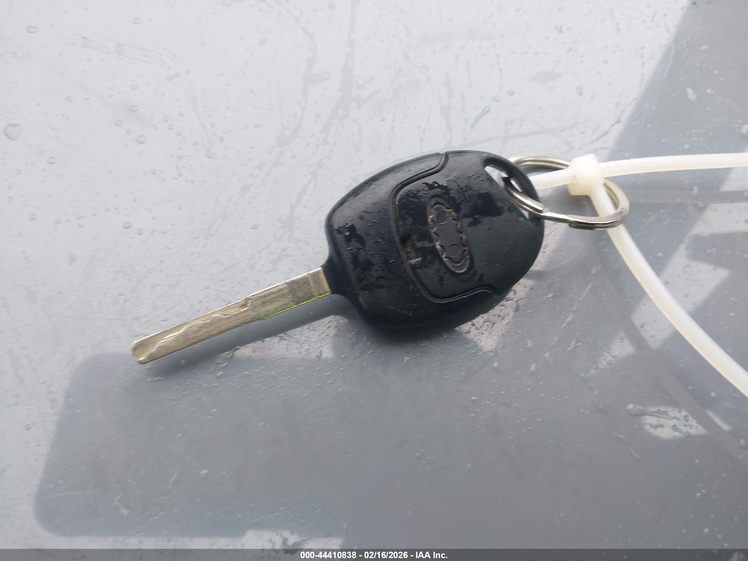 FORD FIESTA image 11