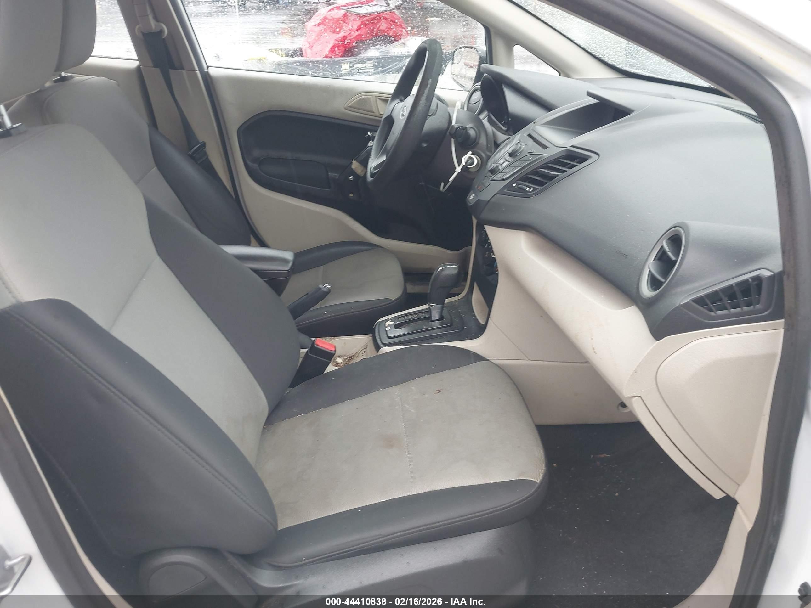 FORD FIESTA image 5
