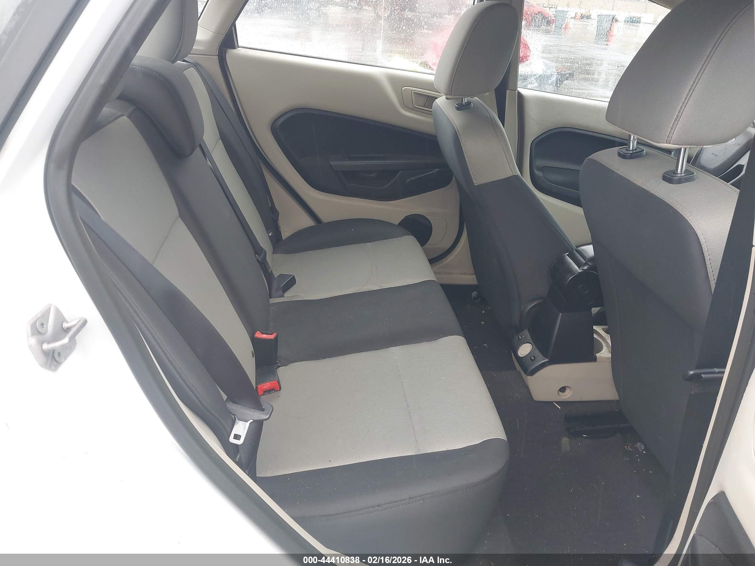 FORD FIESTA image 8