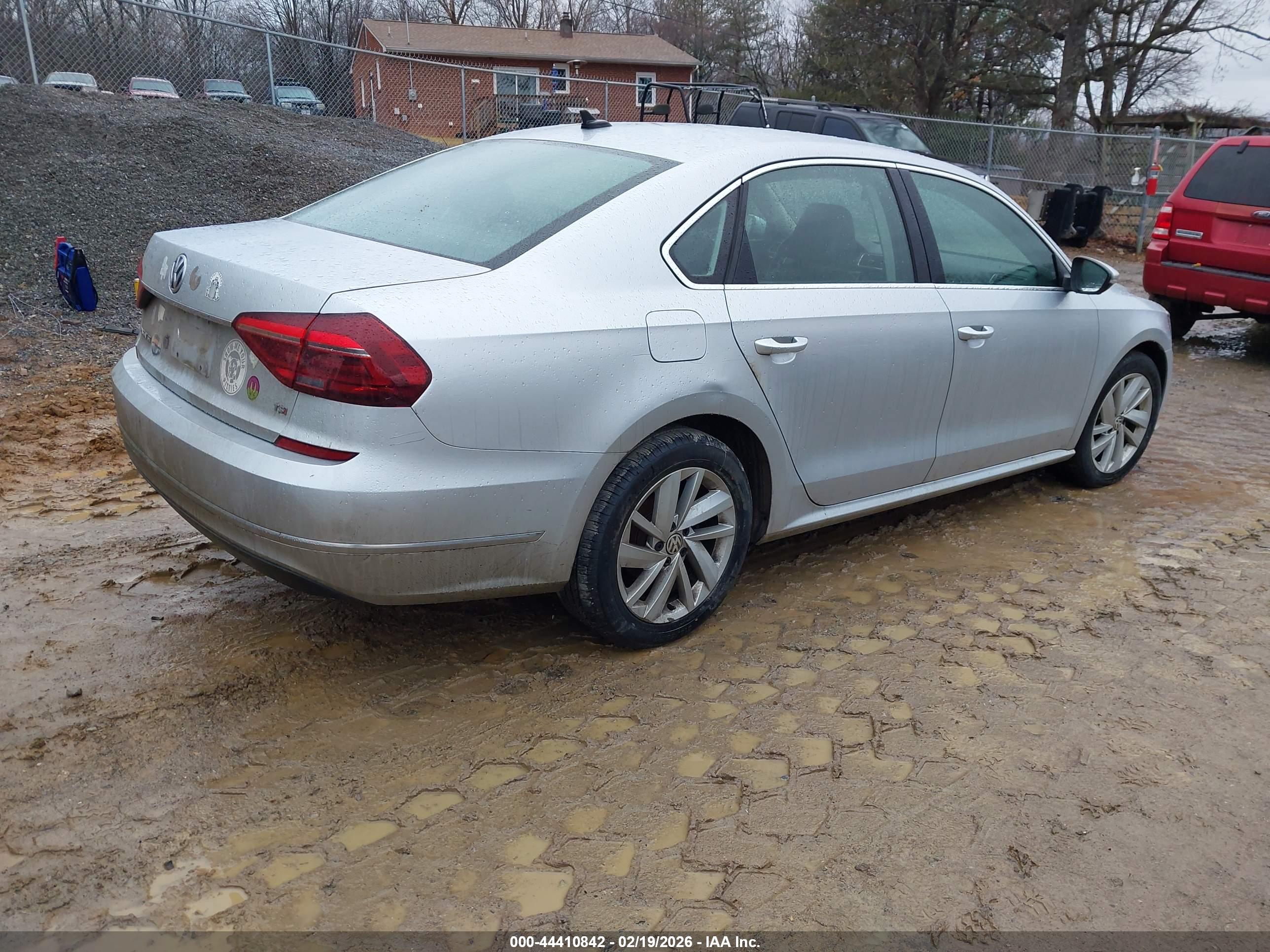 VOLKSWAGEN PASSAT image 4