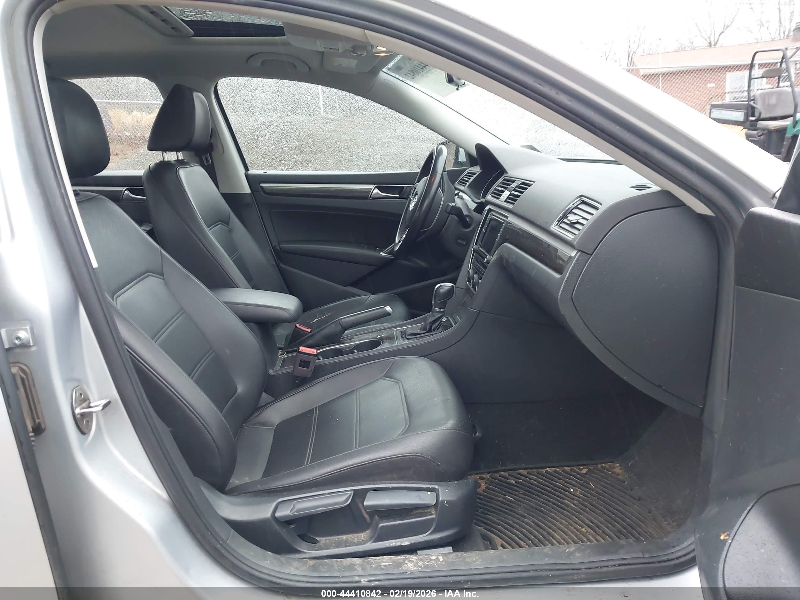 VOLKSWAGEN PASSAT image 5