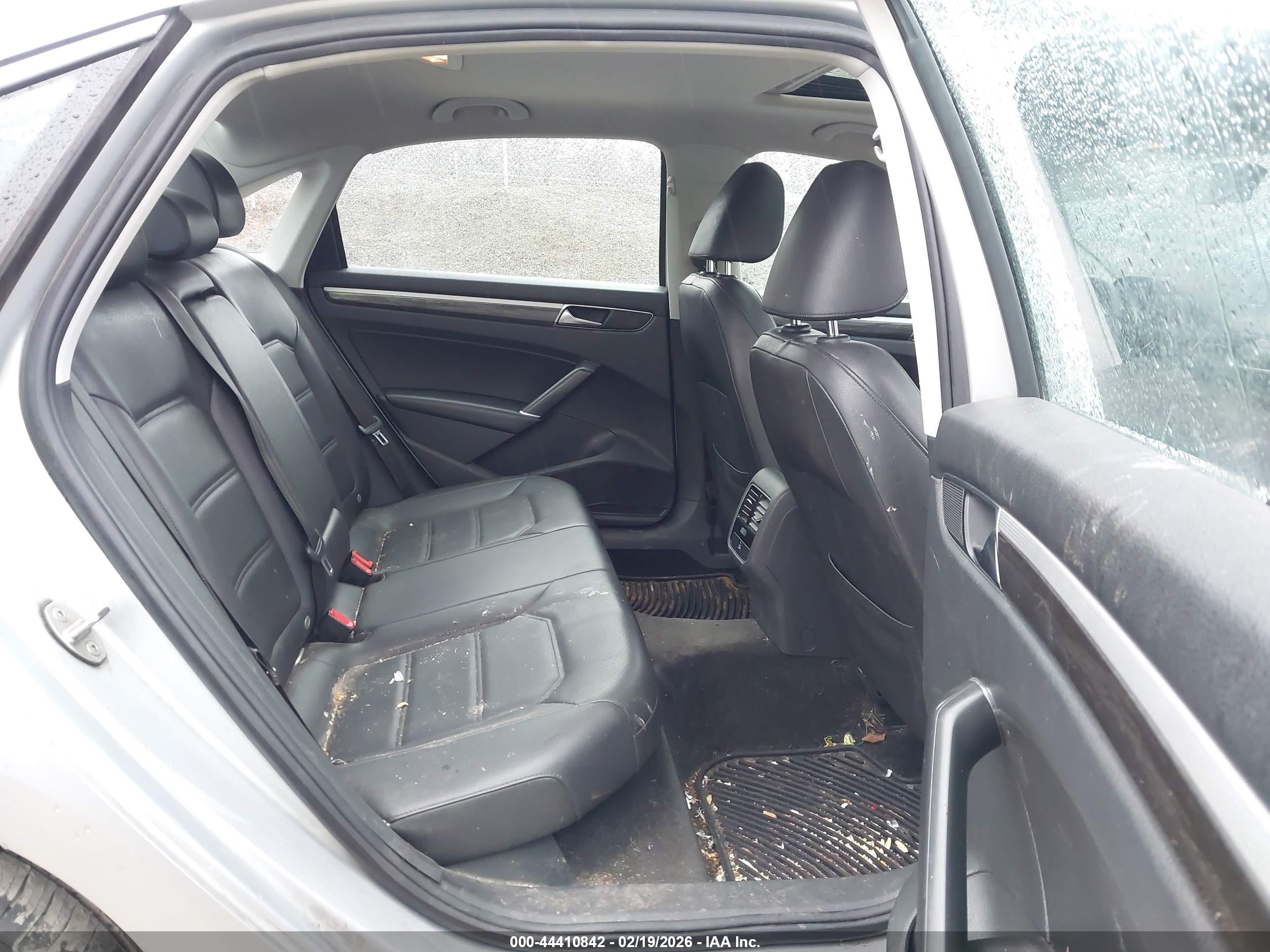 VOLKSWAGEN PASSAT image 8