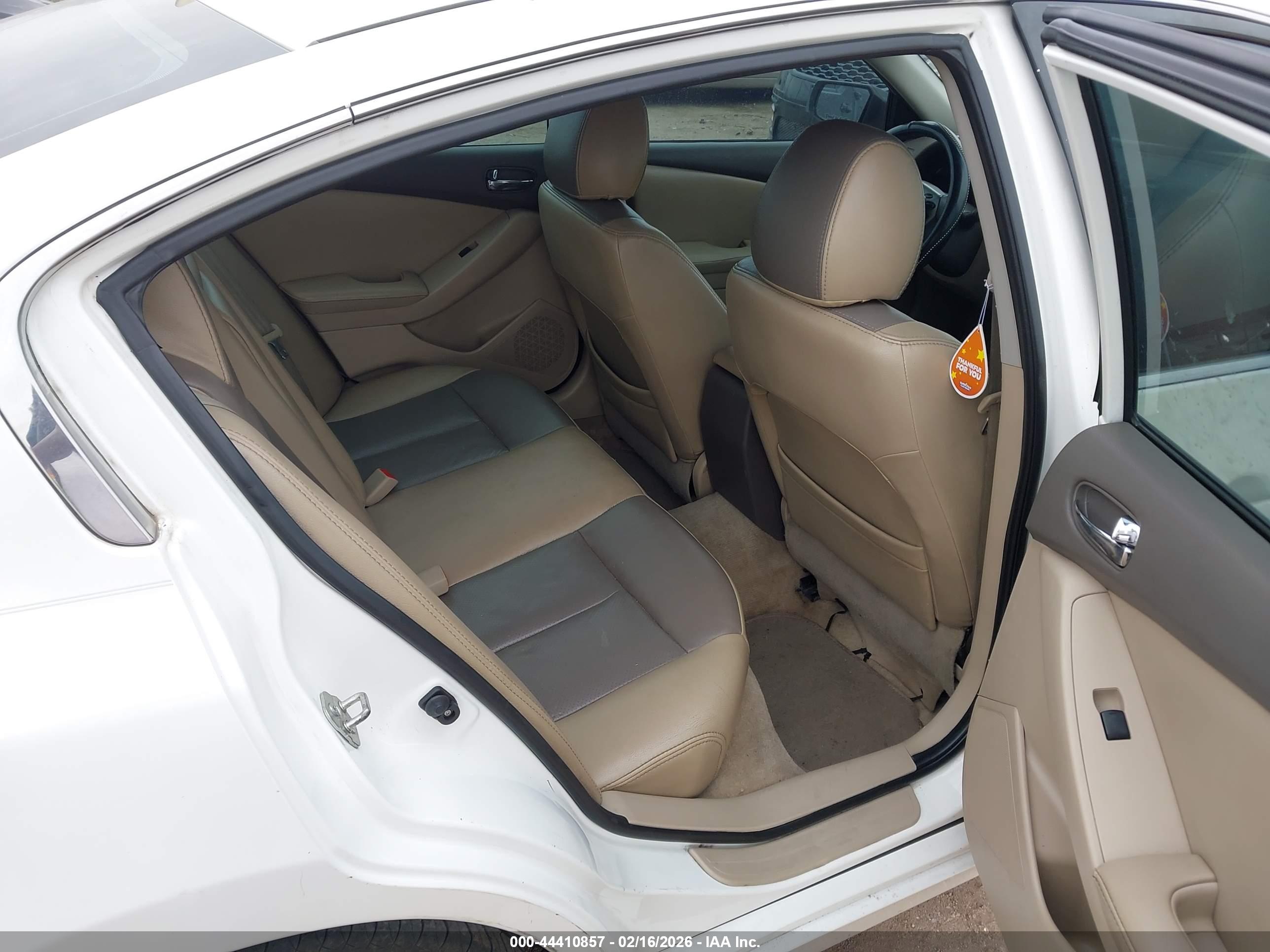 NISSAN ALTIMA image 8