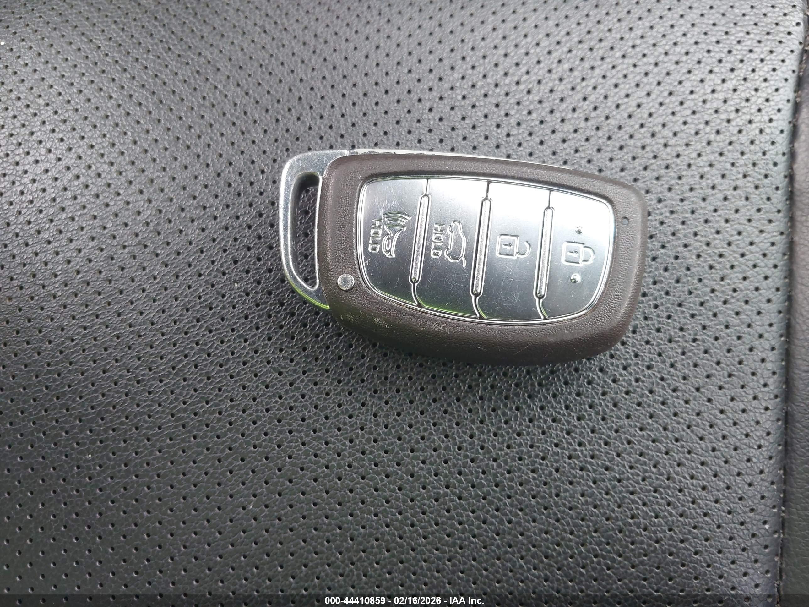 HYUNDAI TUCSON image 11