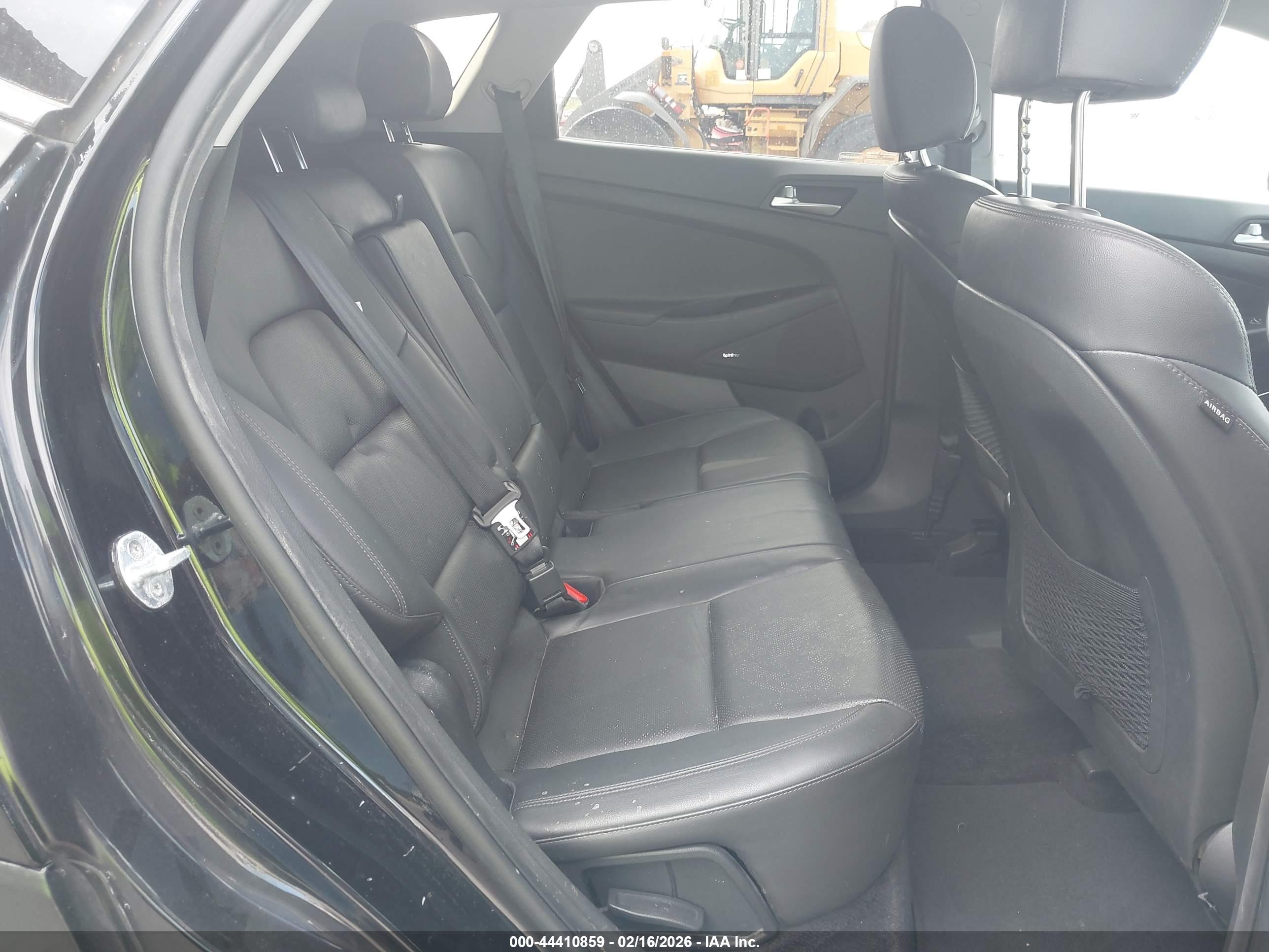 HYUNDAI TUCSON image 8