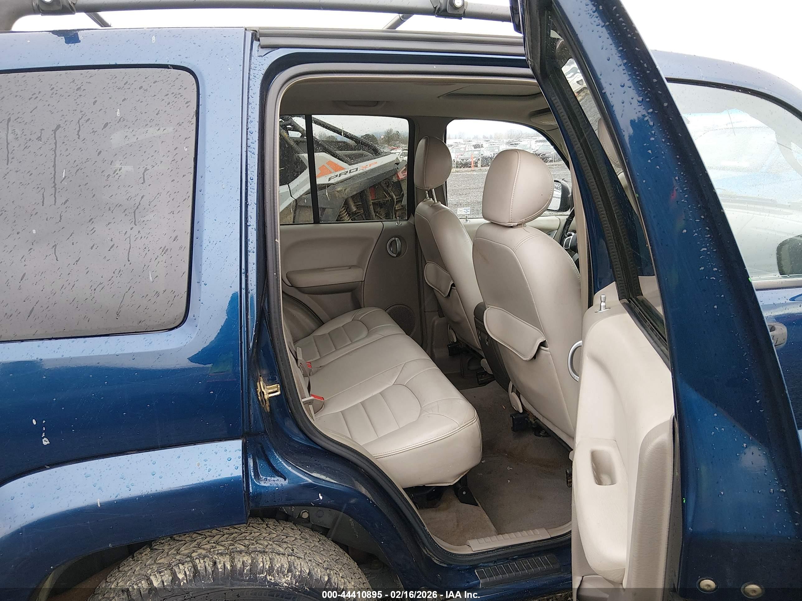 JEEP LIBERTY image 8