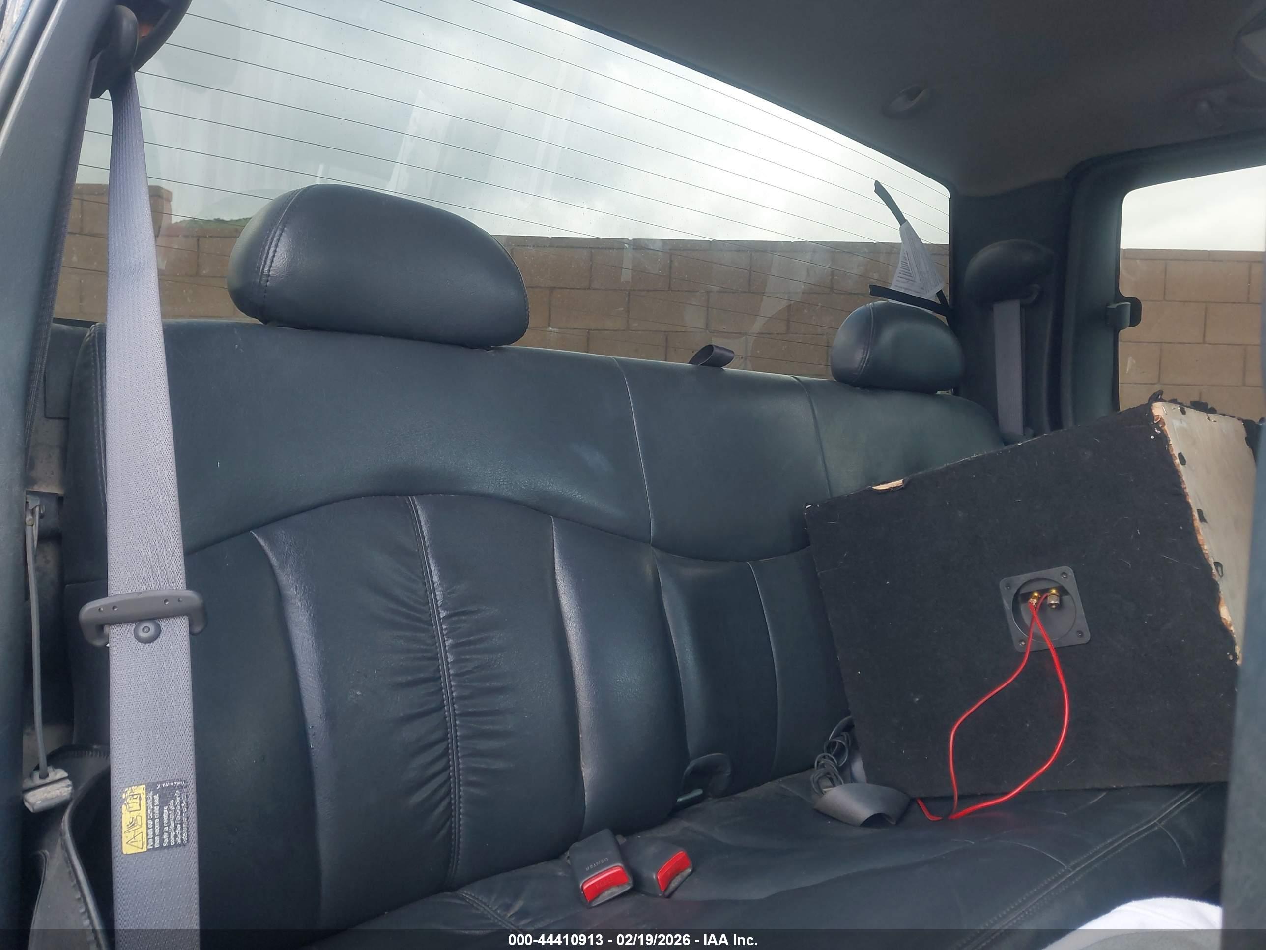 CHEVROLET SILVERADO image 8