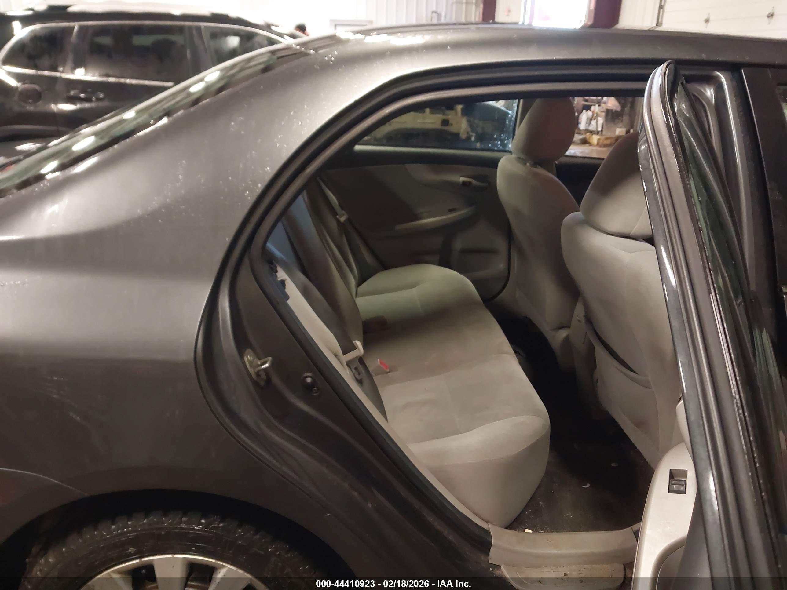 TOYOTA COROLLA image 8