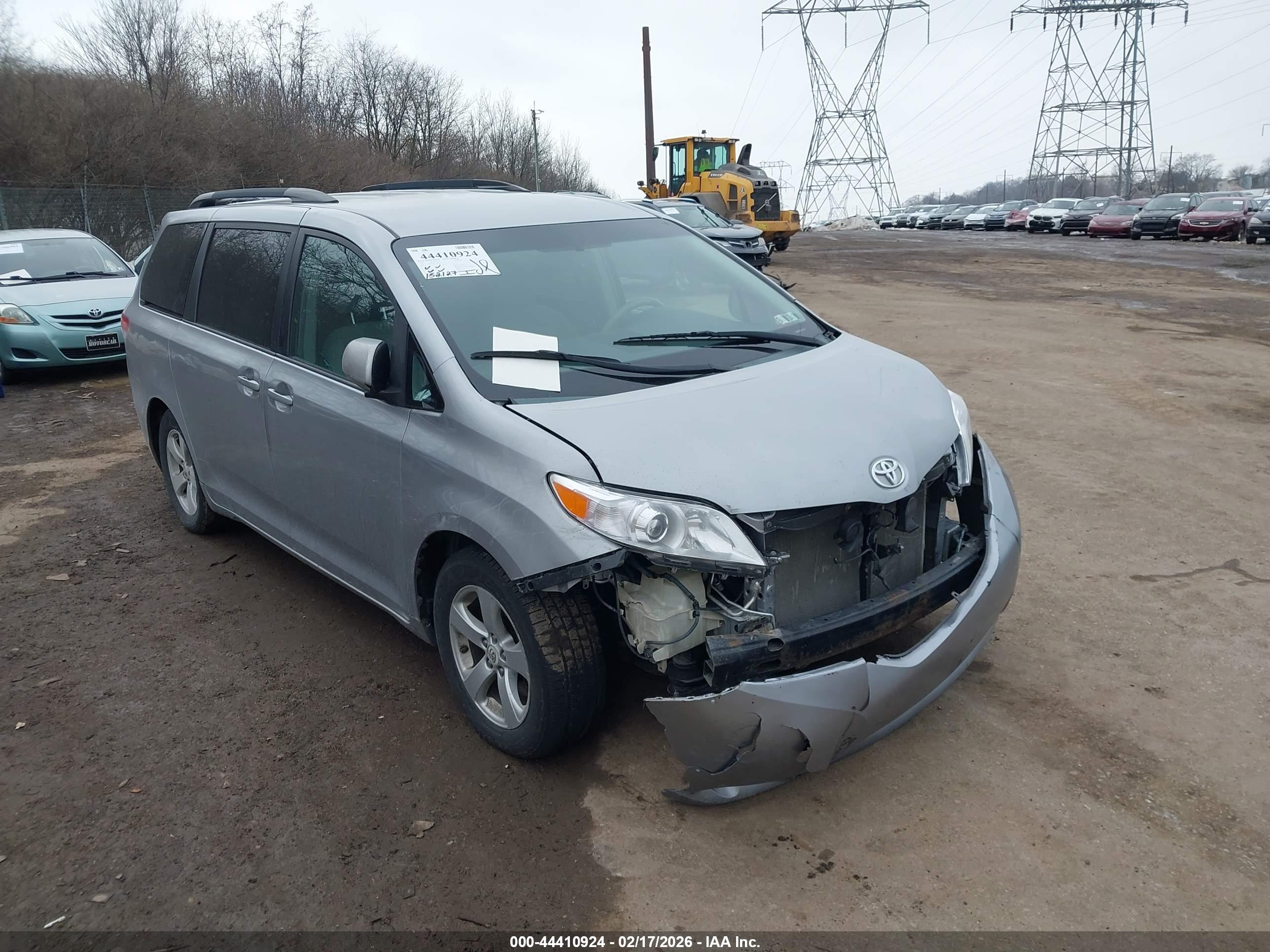 TOYOTA SIENNA image 6