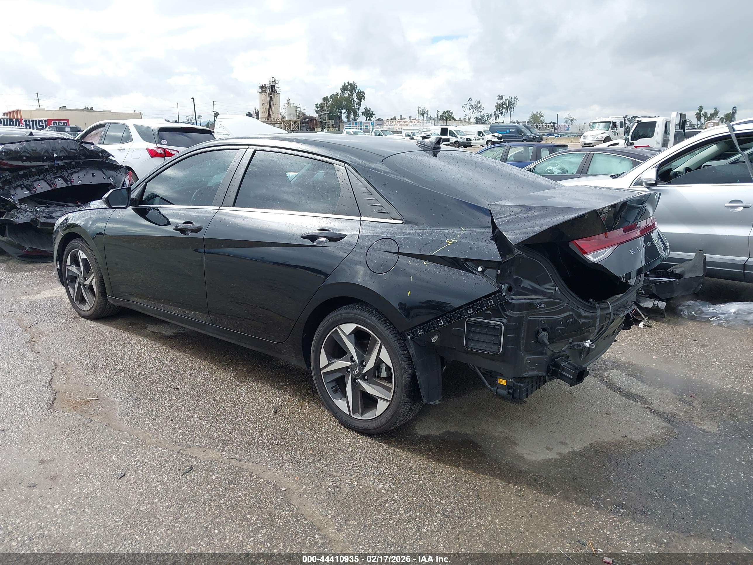 HYUNDAI ELANTRA image 3