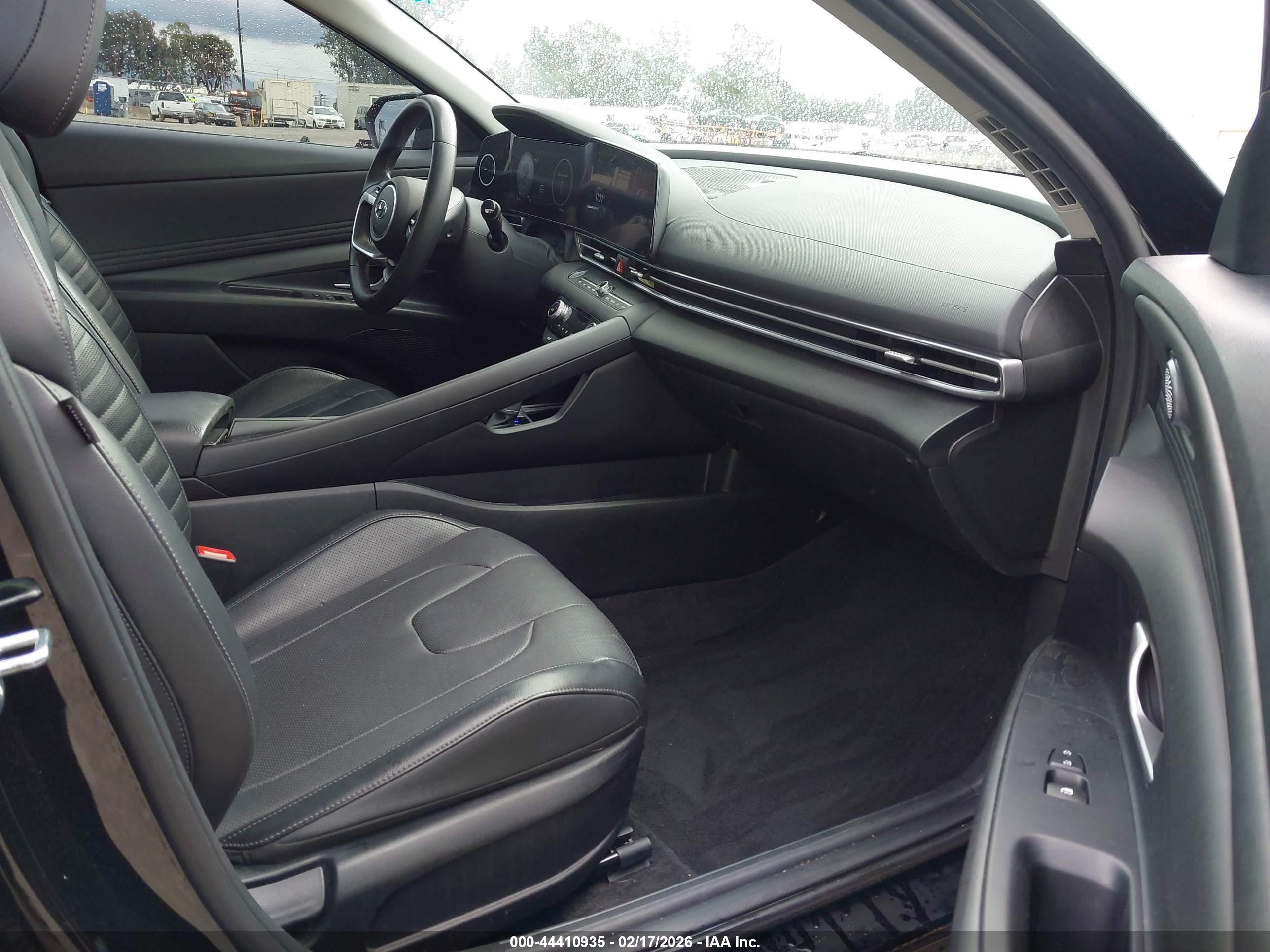 HYUNDAI ELANTRA image 5