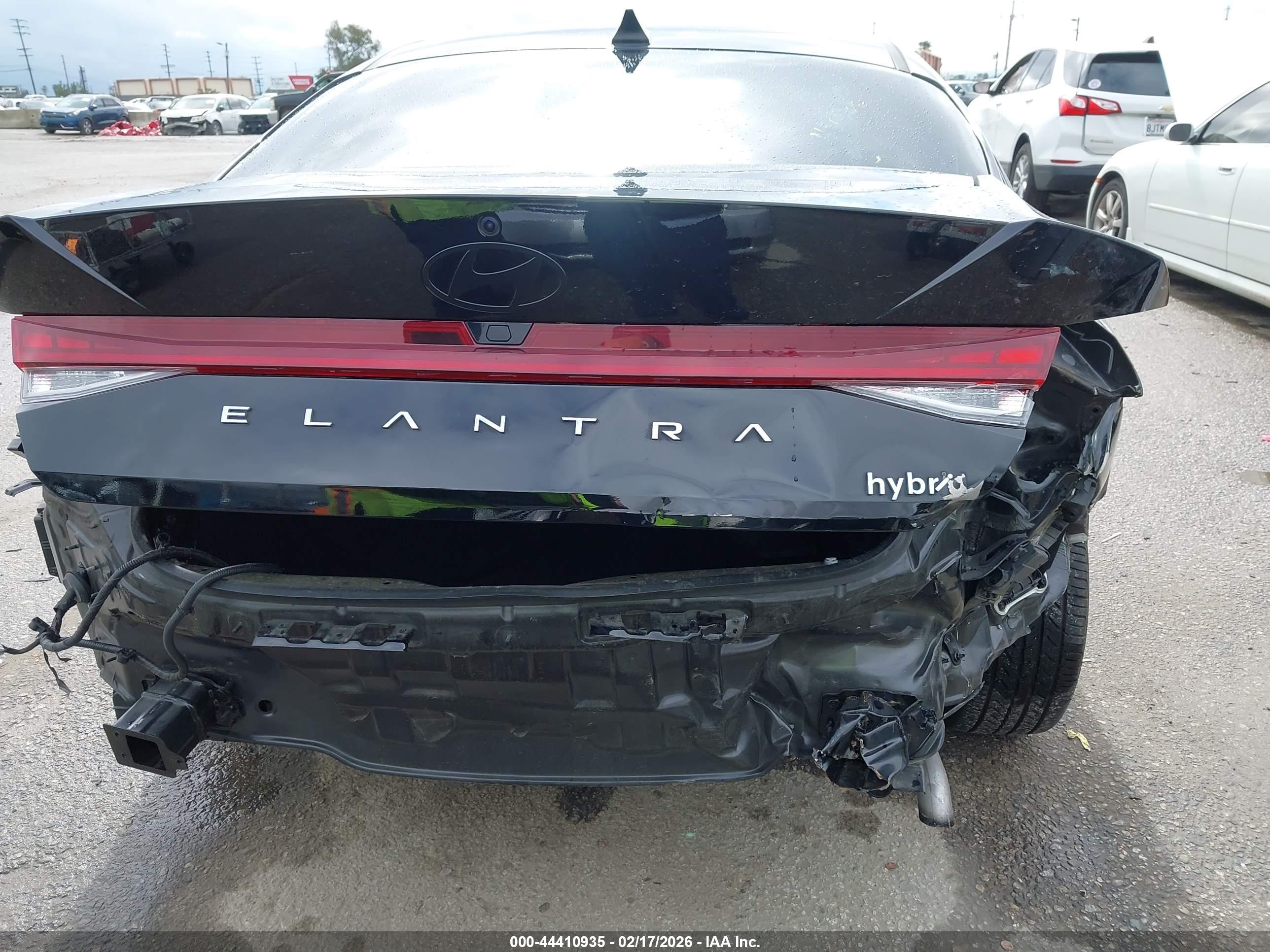 HYUNDAI ELANTRA image 6