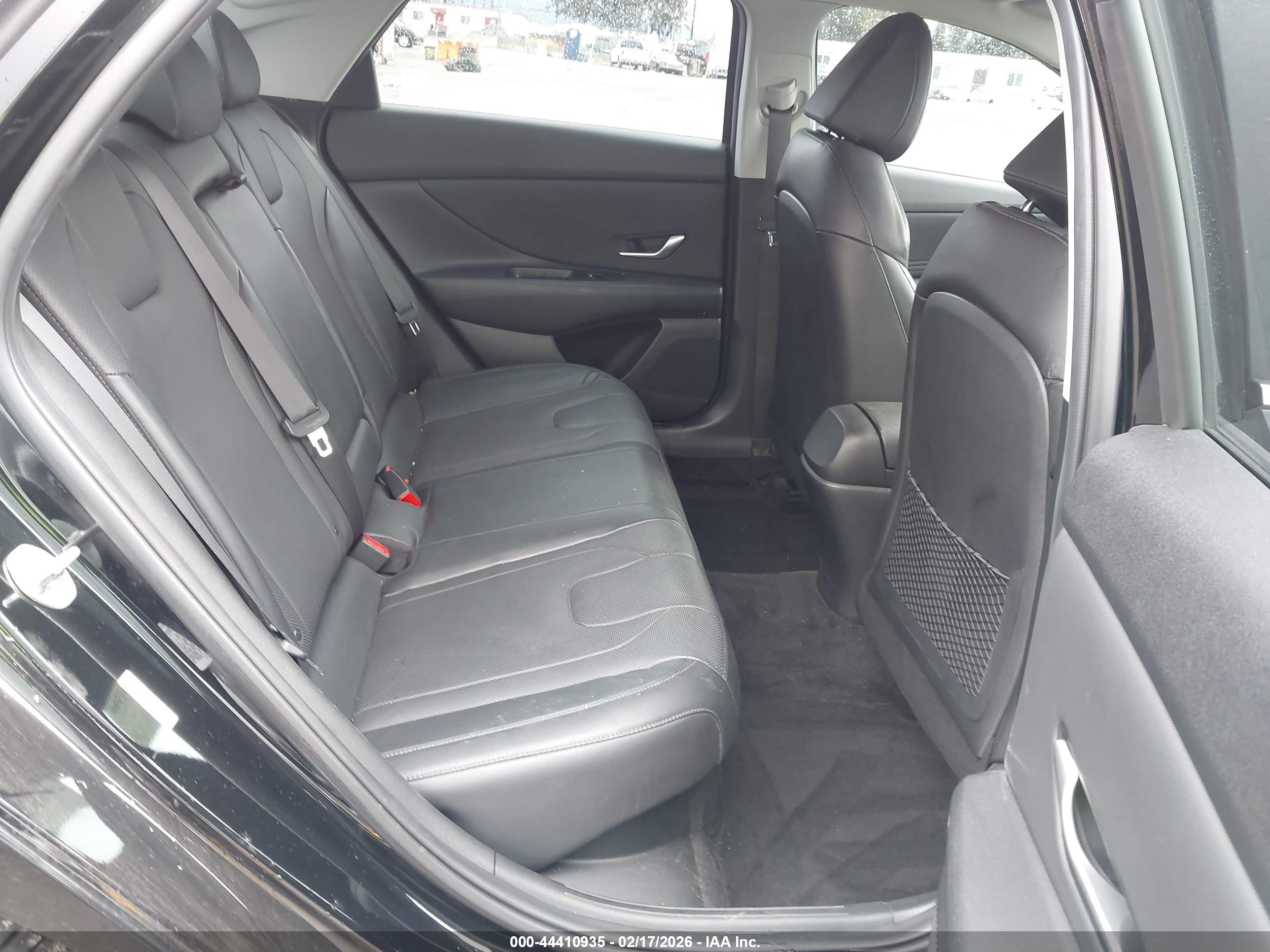 HYUNDAI ELANTRA image 8