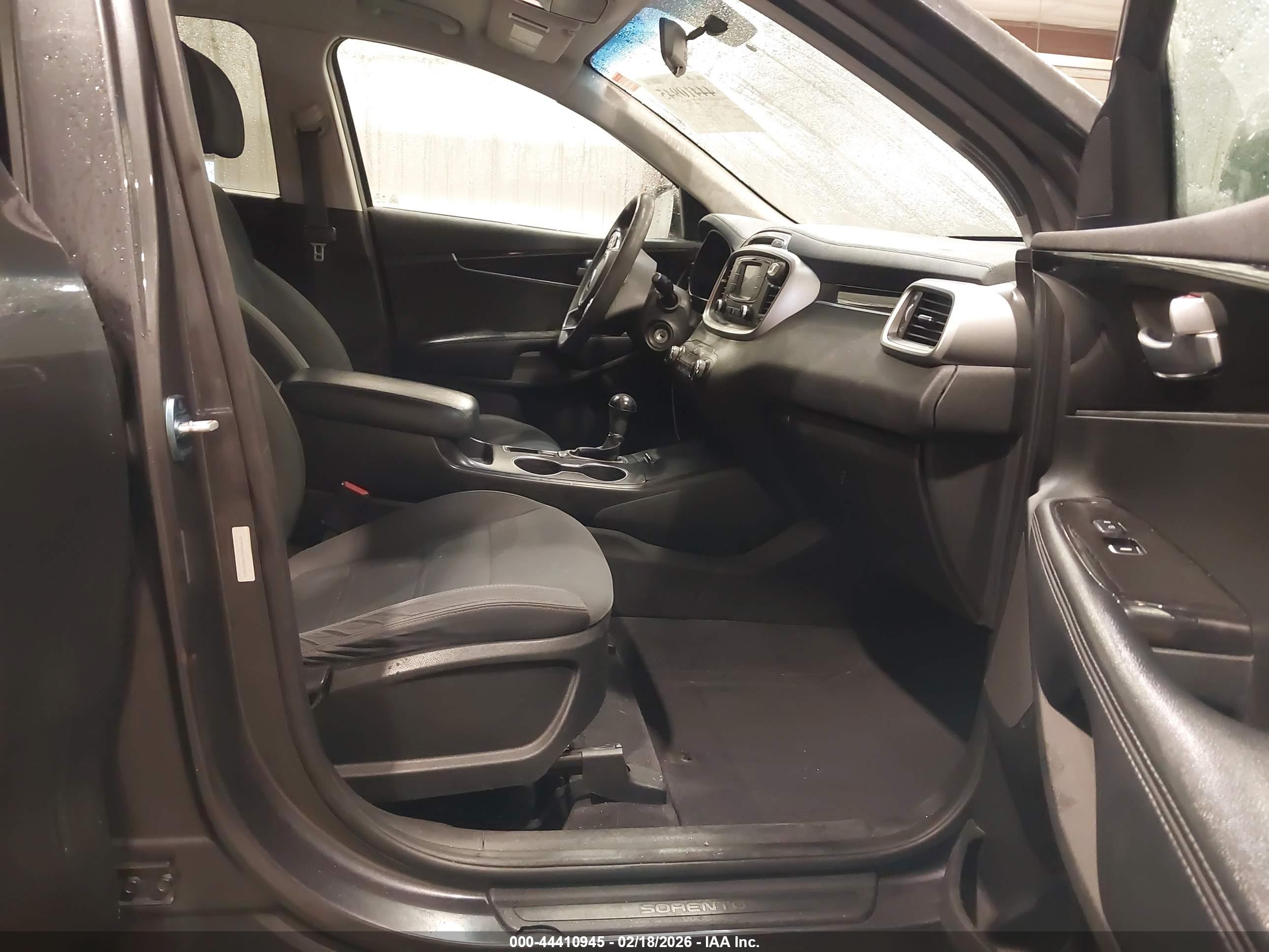 KIA SORENTO image 5