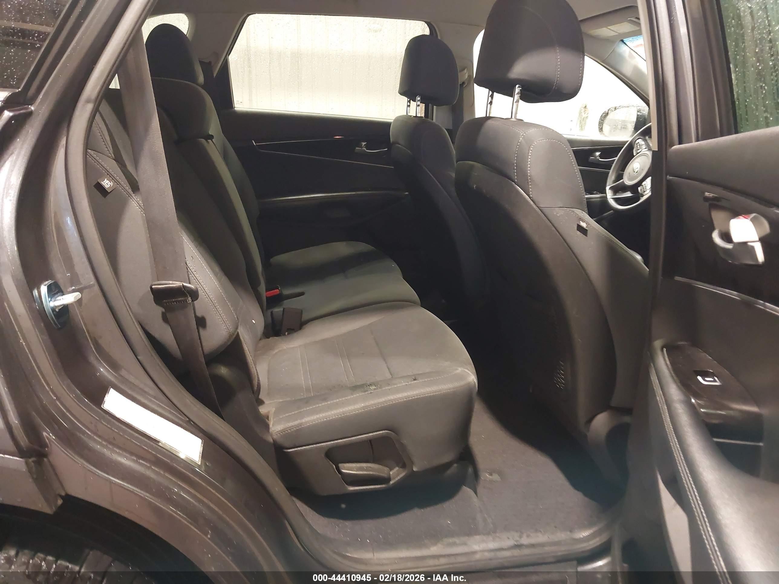 KIA SORENTO image 8