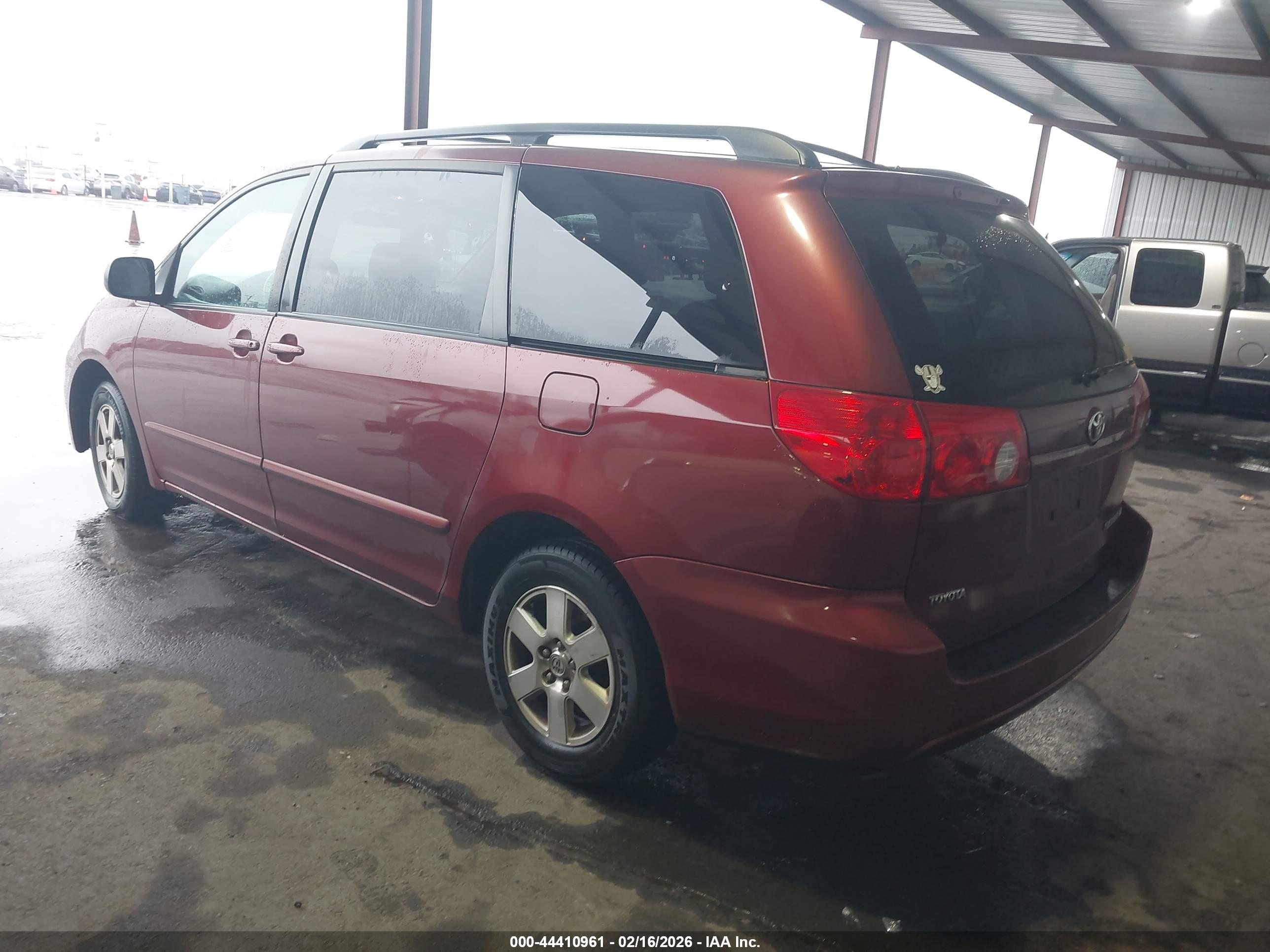TOYOTA SIENNA image 3