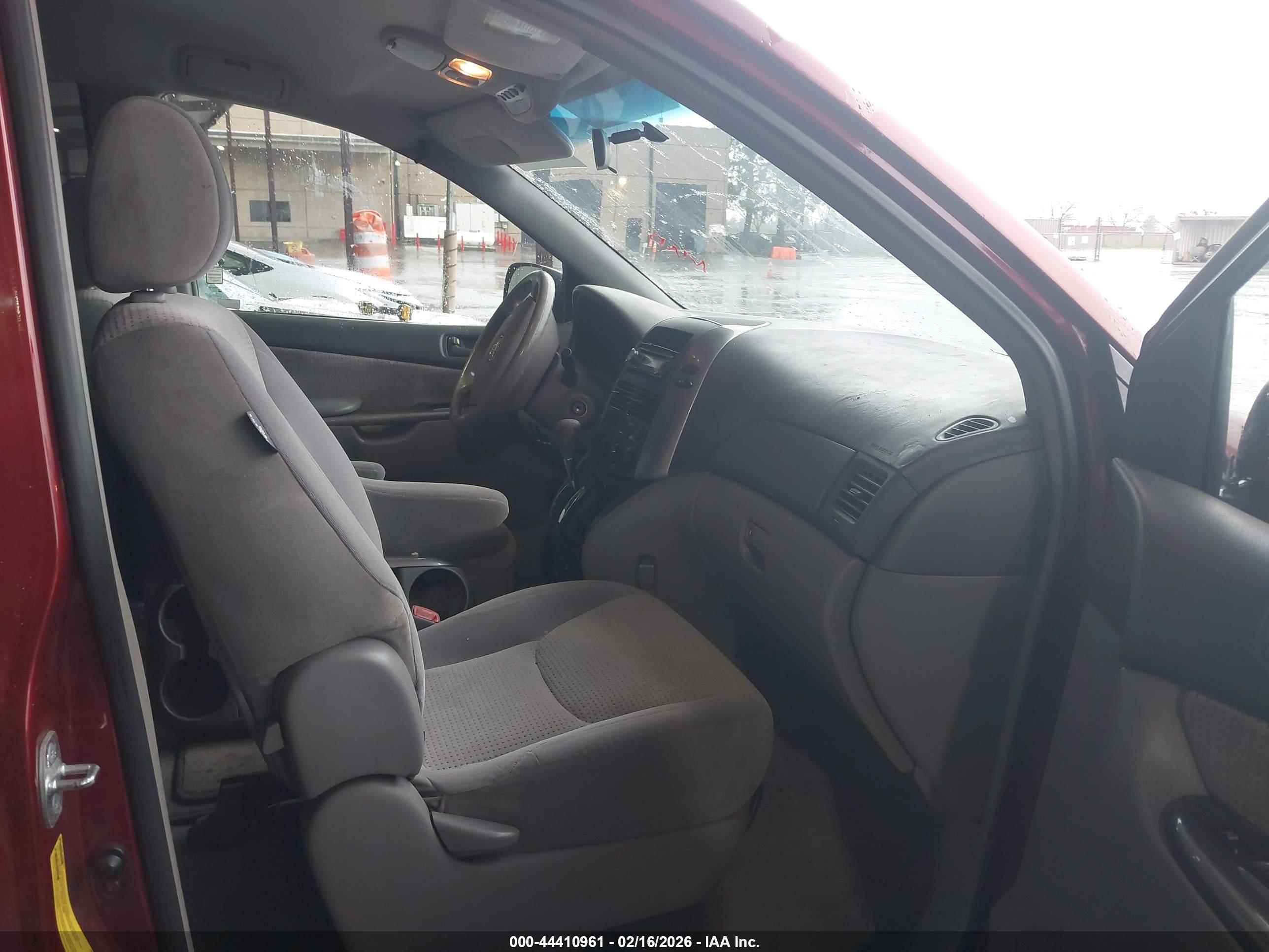 TOYOTA SIENNA image 5