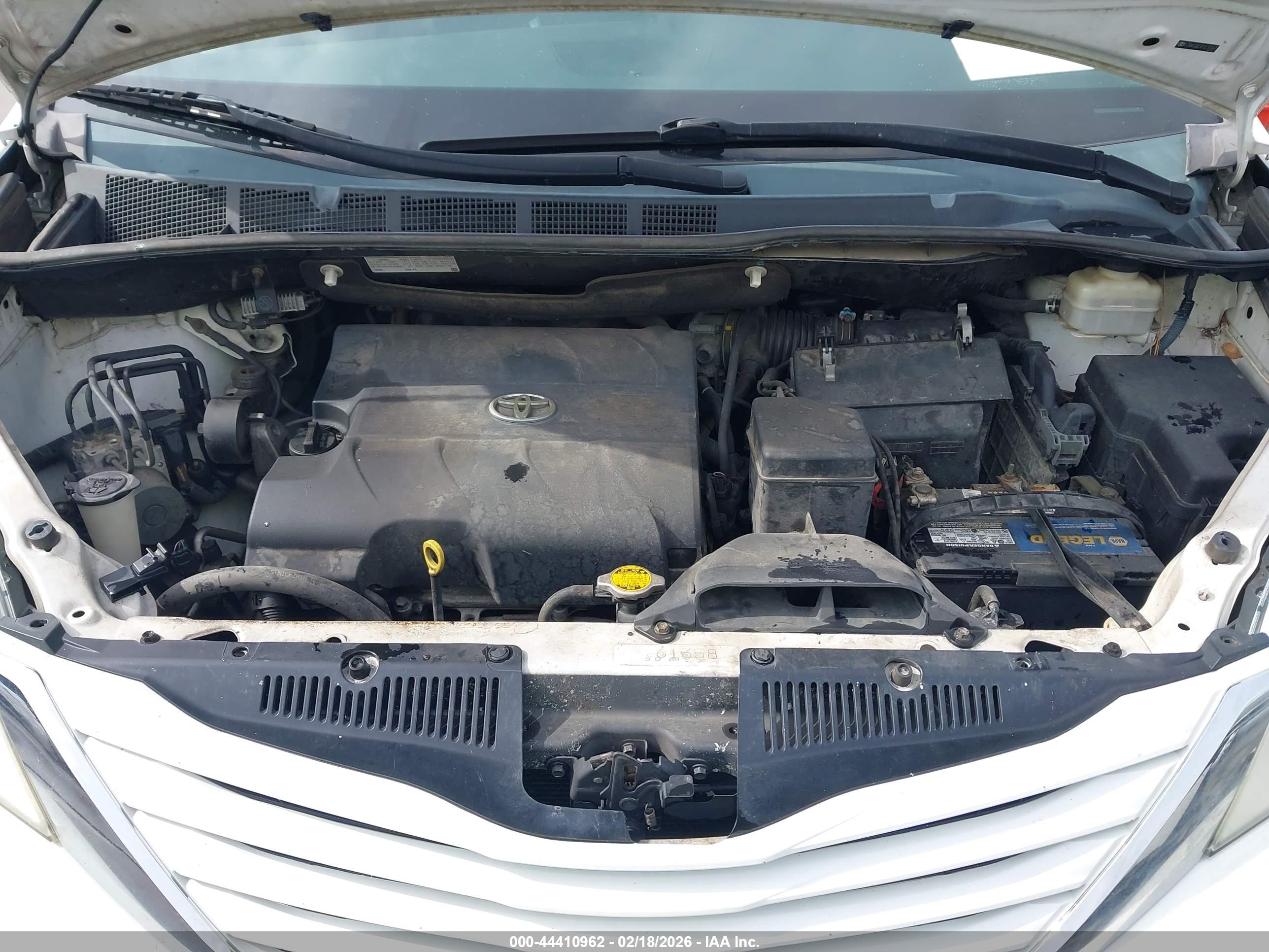 TOYOTA SIENNA image 10
