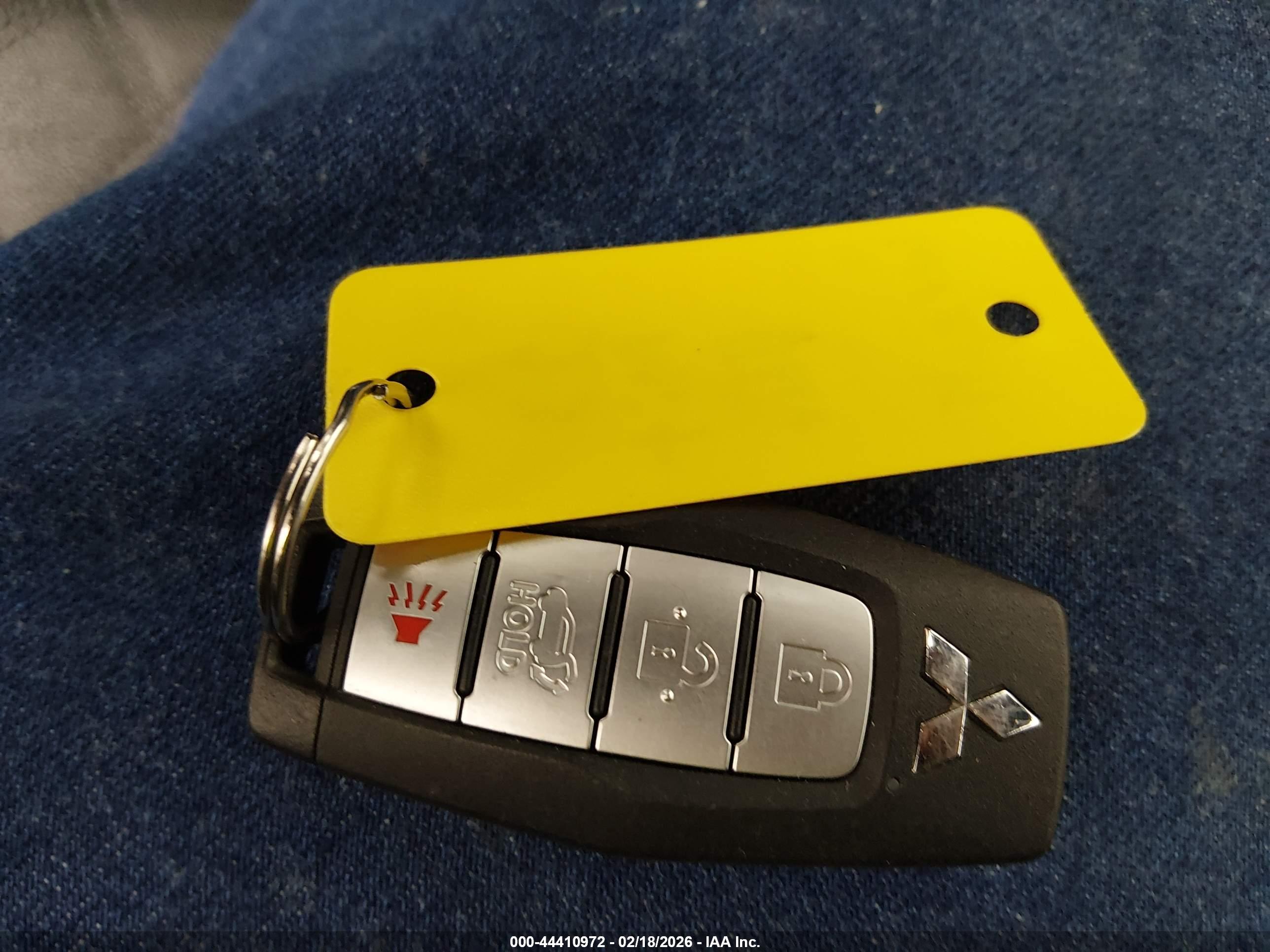 MITSUBISHI OUTLANDER image 11