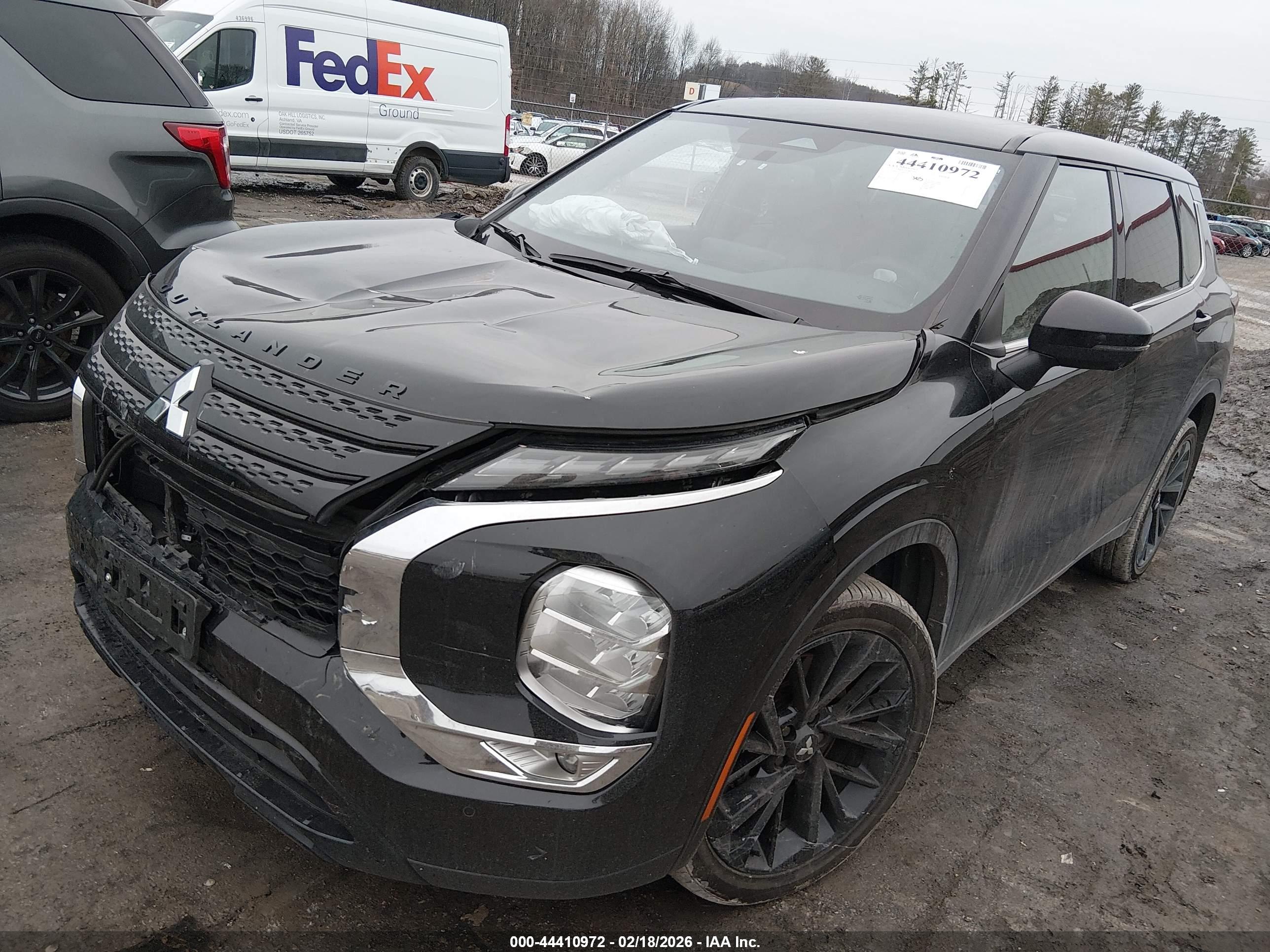 MITSUBISHI OUTLANDER image 2