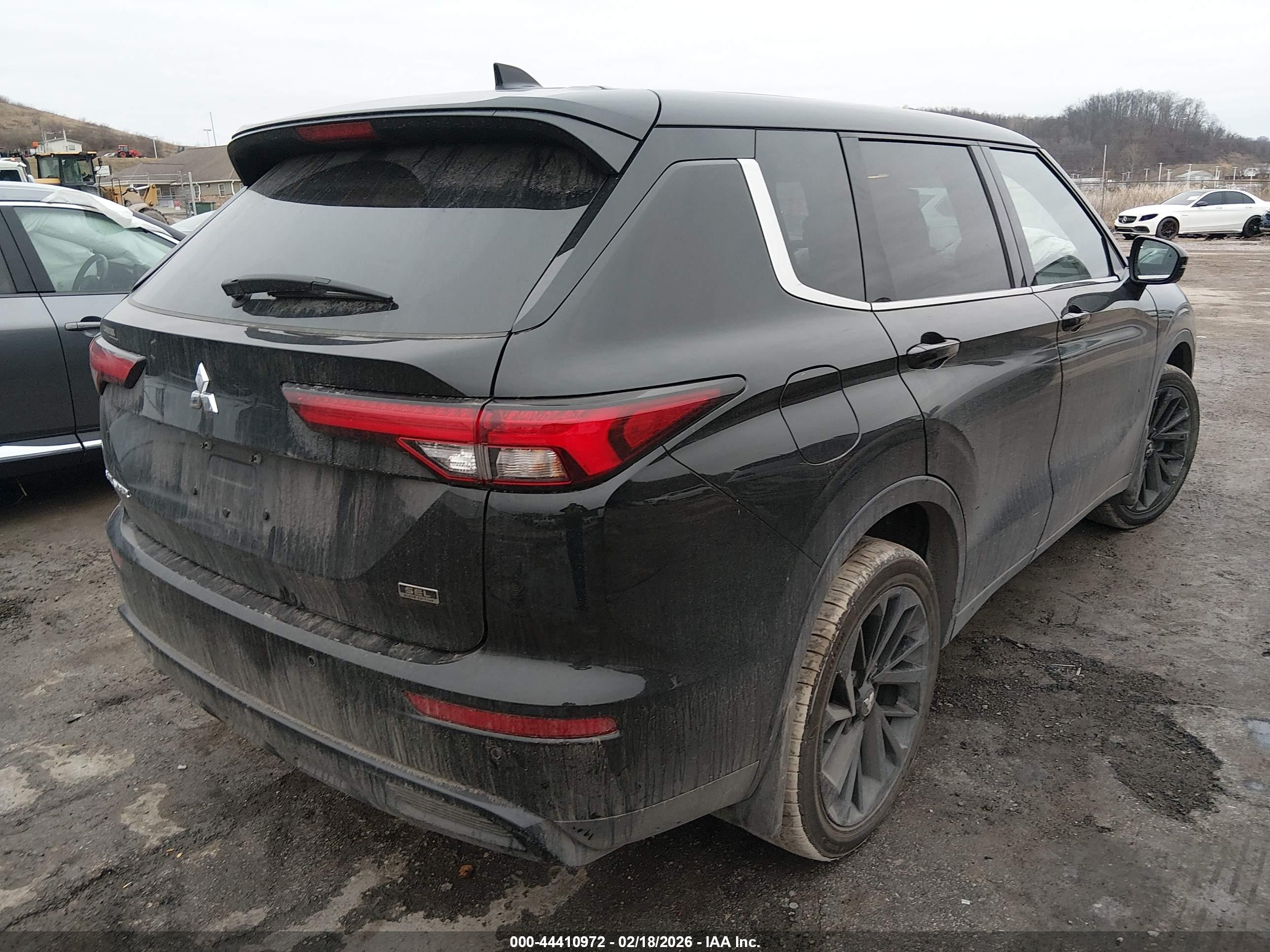 MITSUBISHI OUTLANDER image 4
