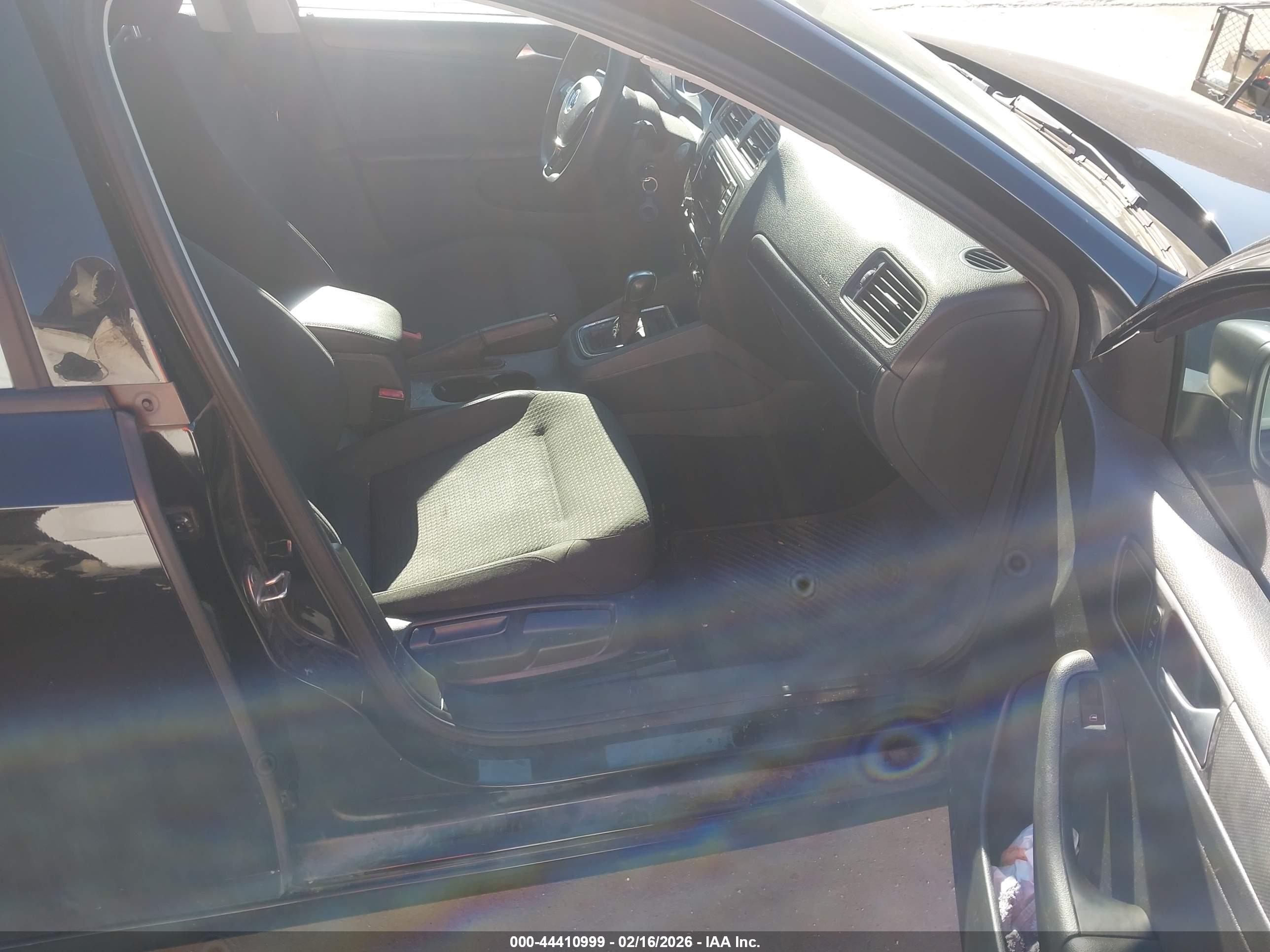 VOLKSWAGEN JETTA image 5