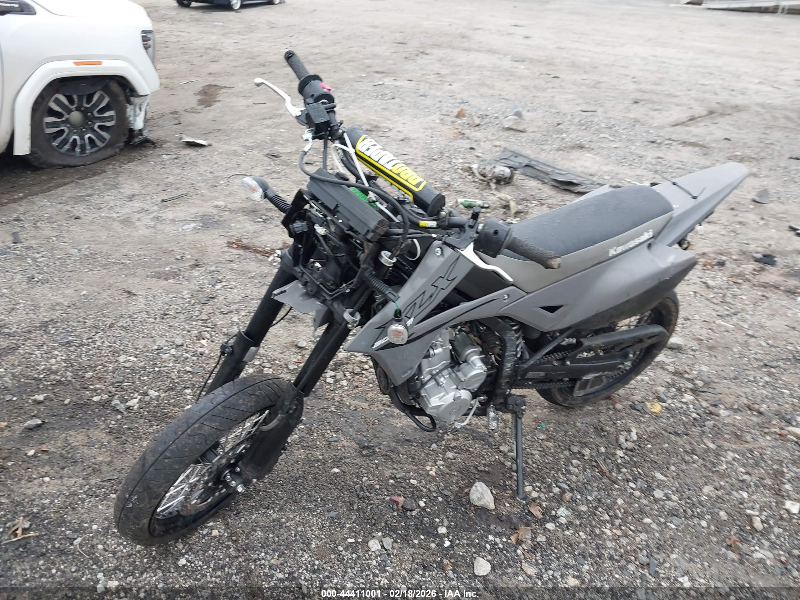 KAWASAKI KLX300 image 2