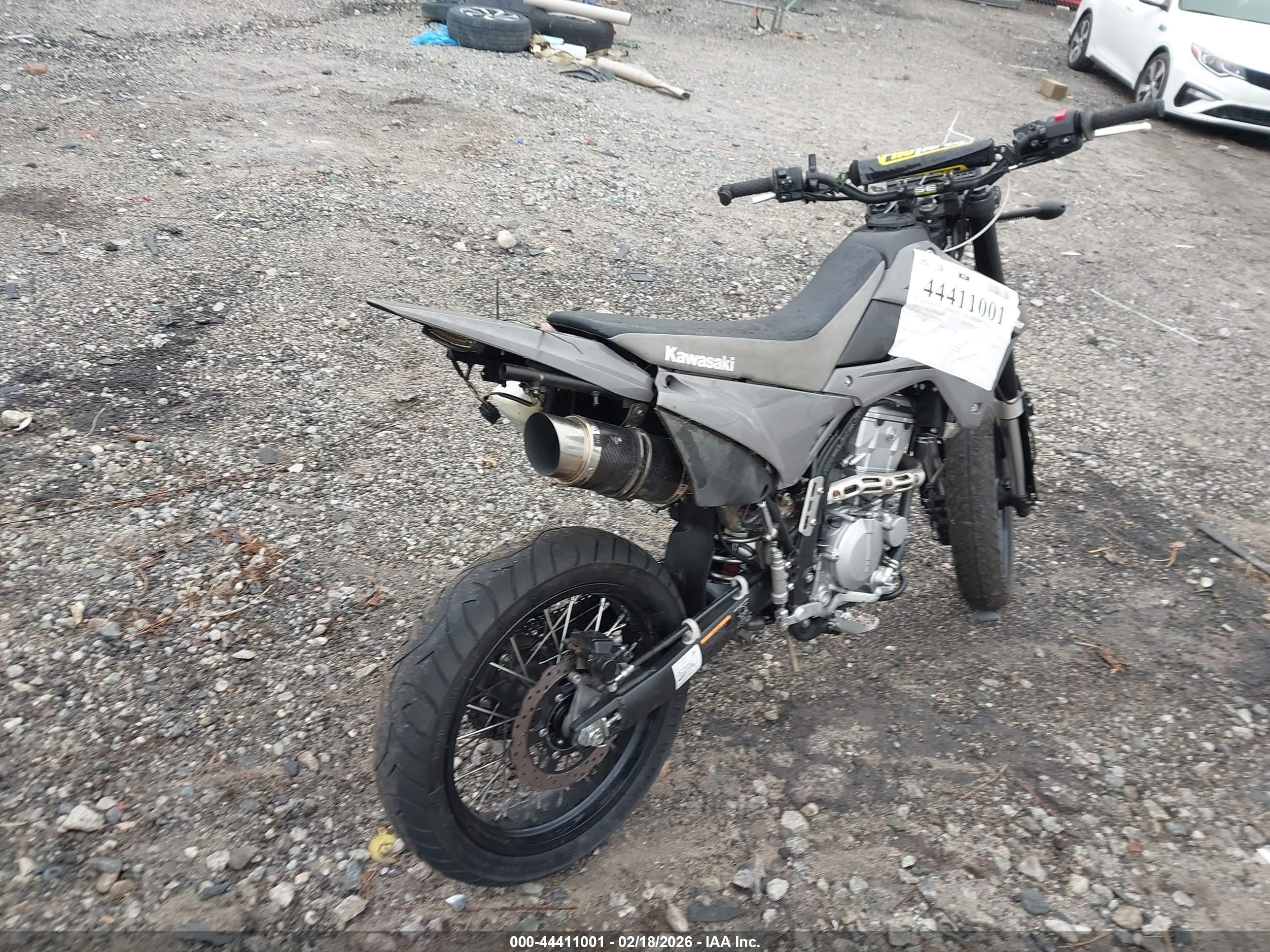 KAWASAKI KLX300 image 4