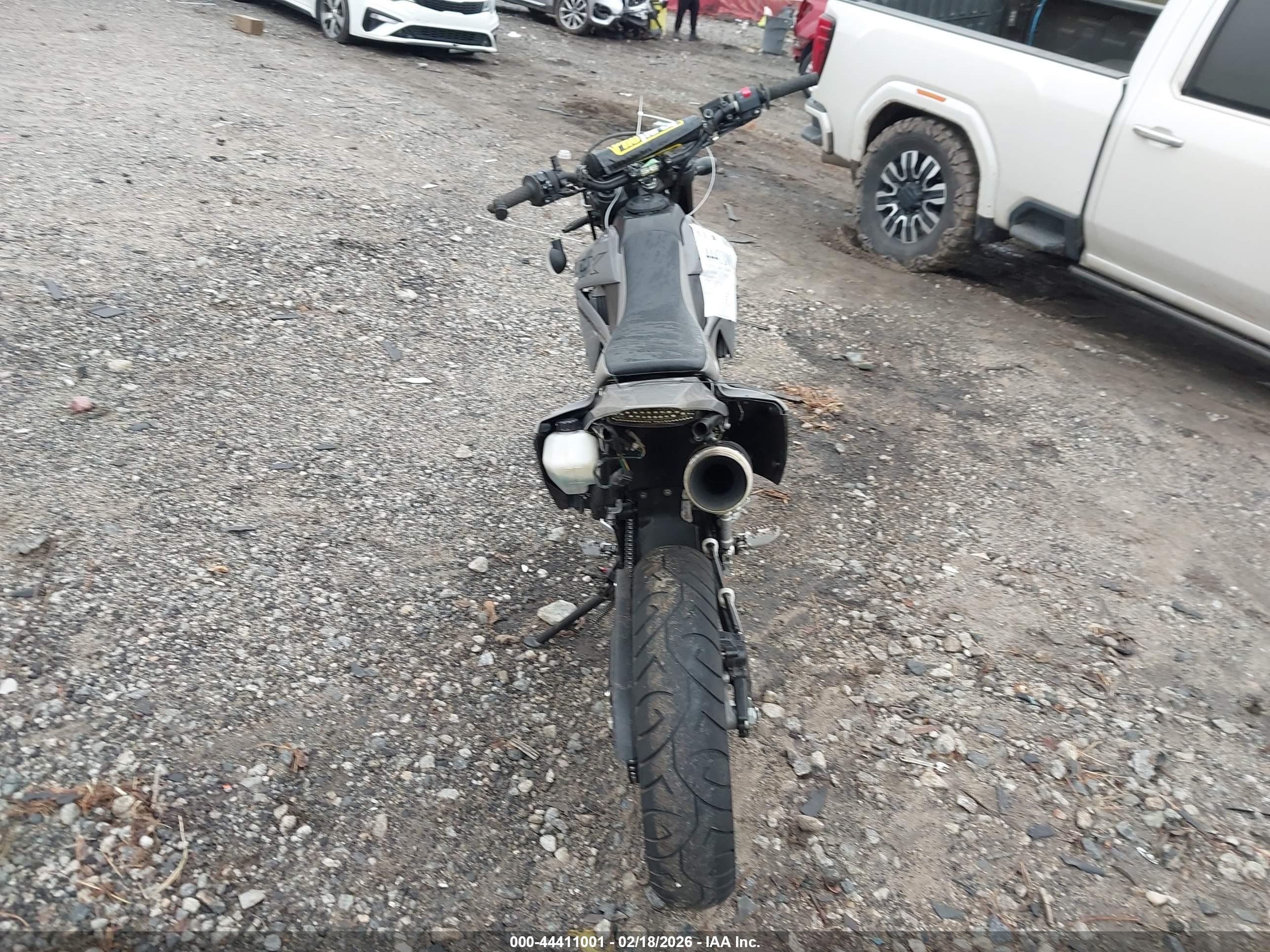 KAWASAKI KLX300 image 6