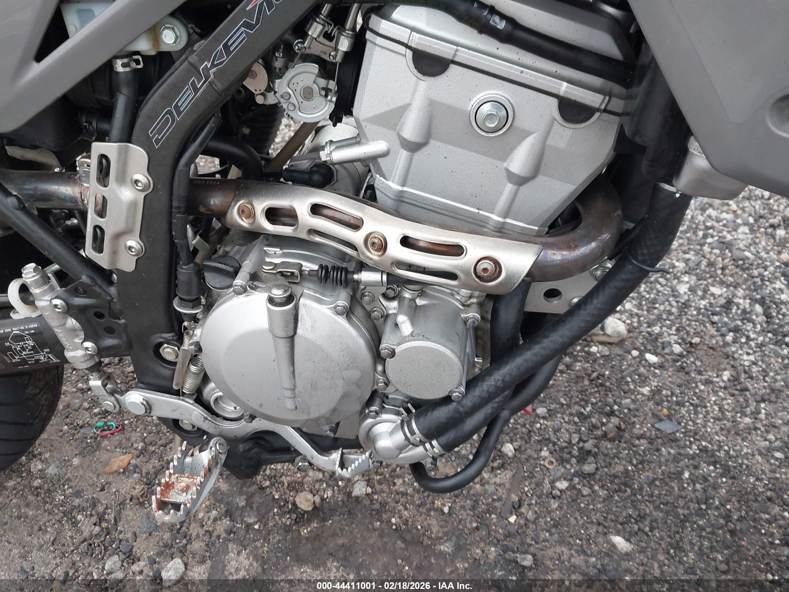 KAWASAKI KLX300 image 8