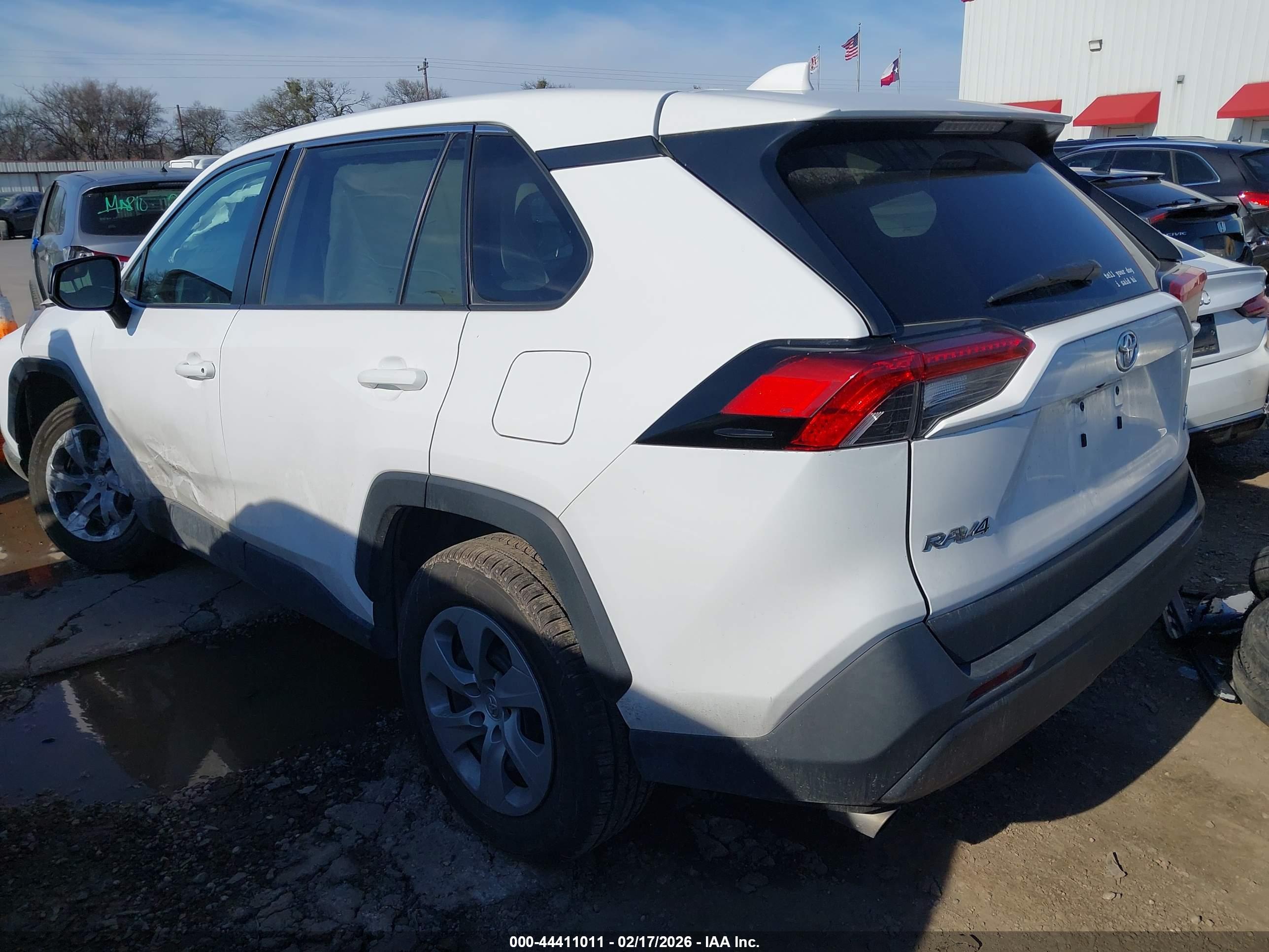 TOYOTA RAV4 image 3