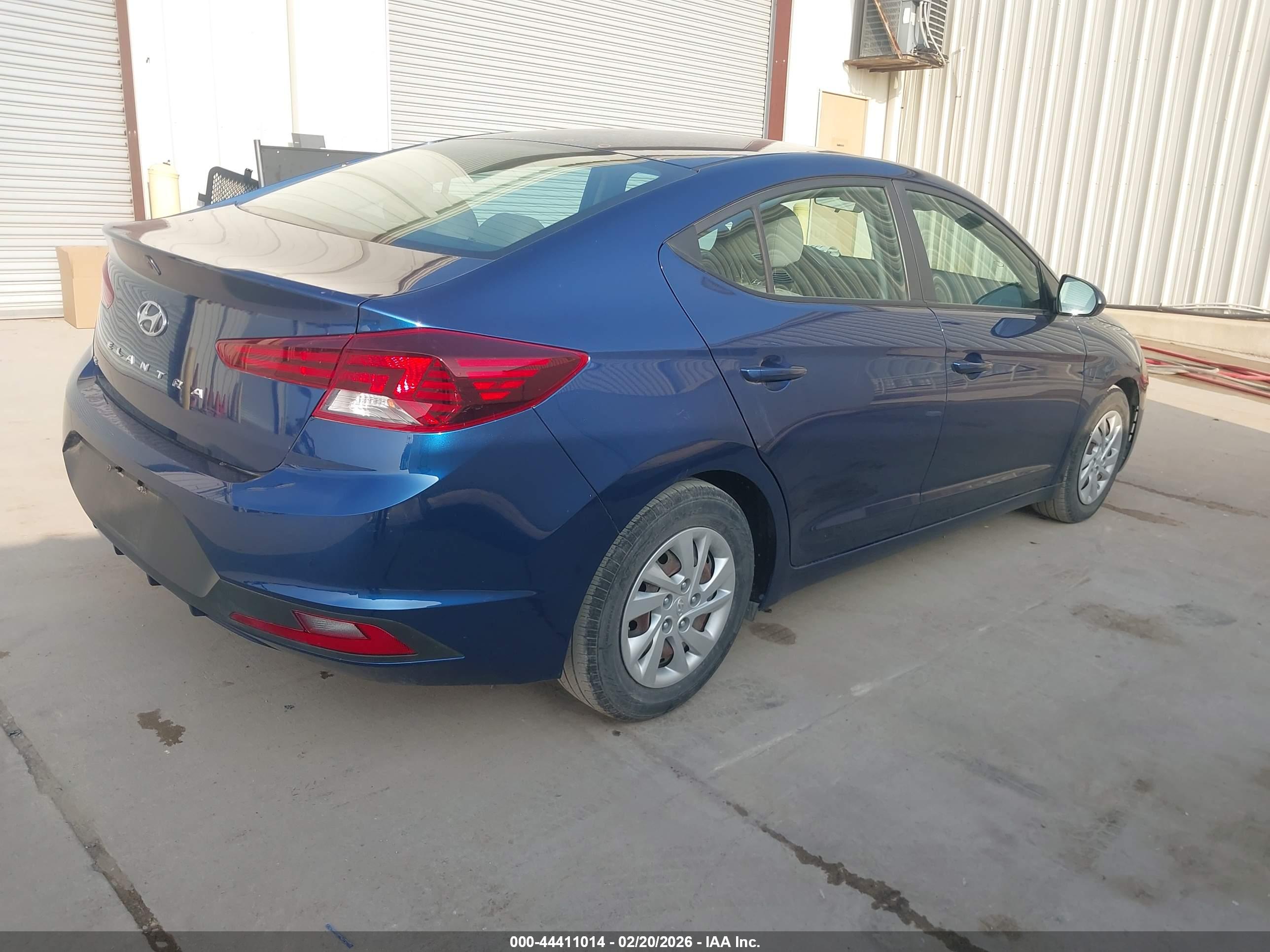 HYUNDAI ELANTRA image 4