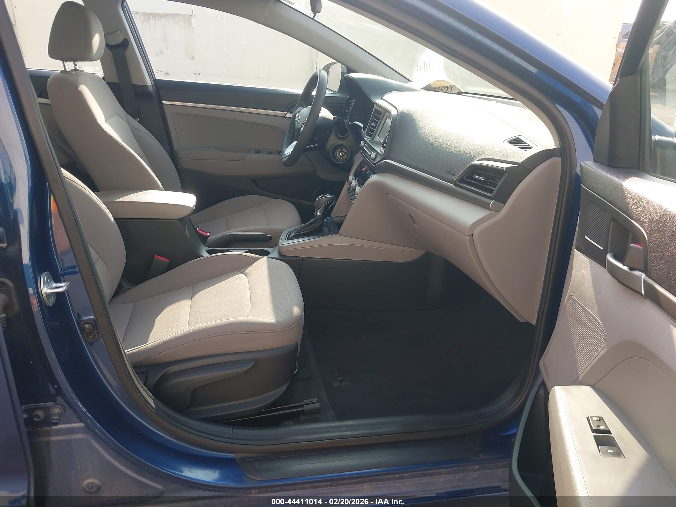 HYUNDAI ELANTRA image 5