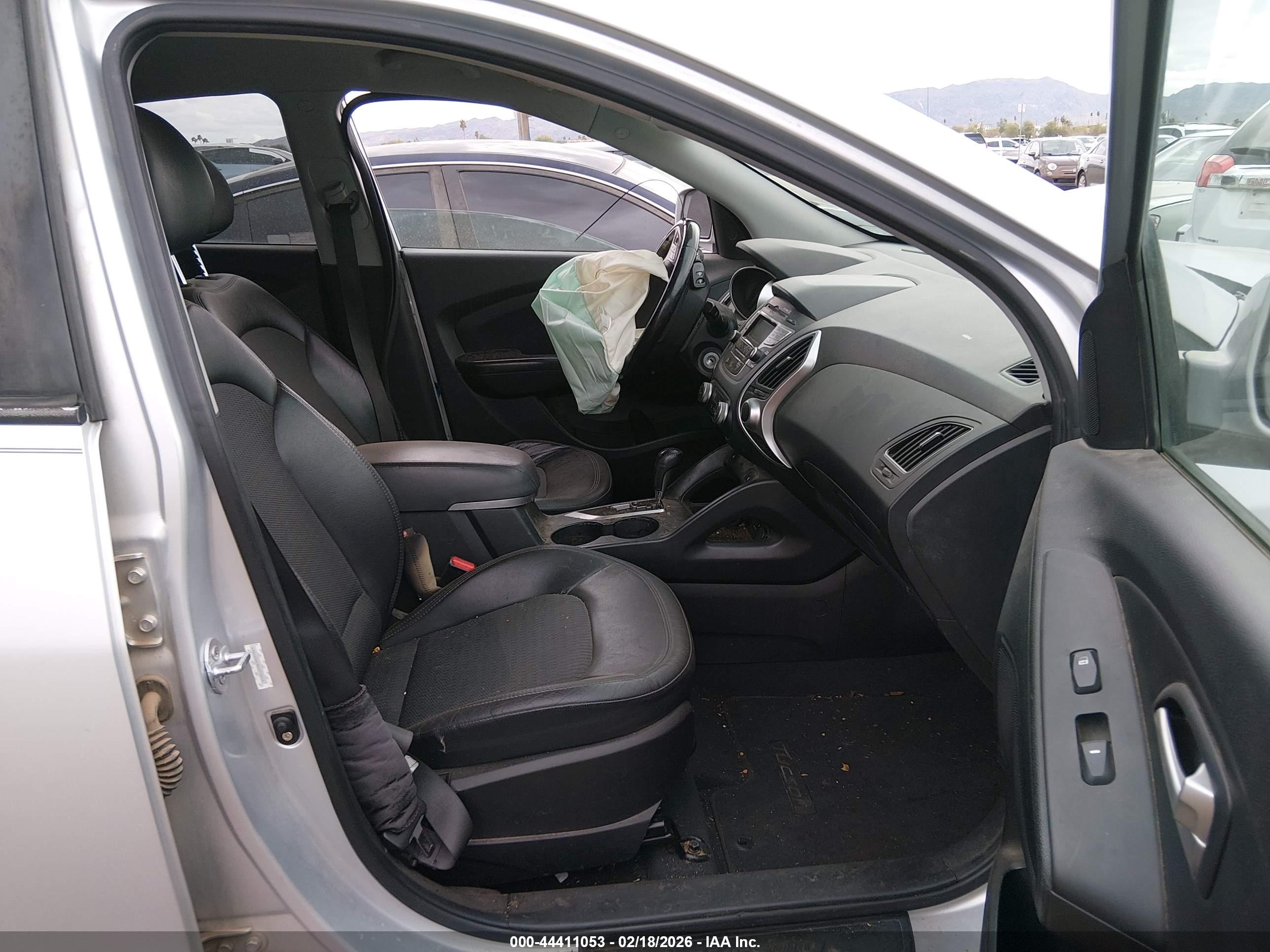 HYUNDAI TUCSON image 5