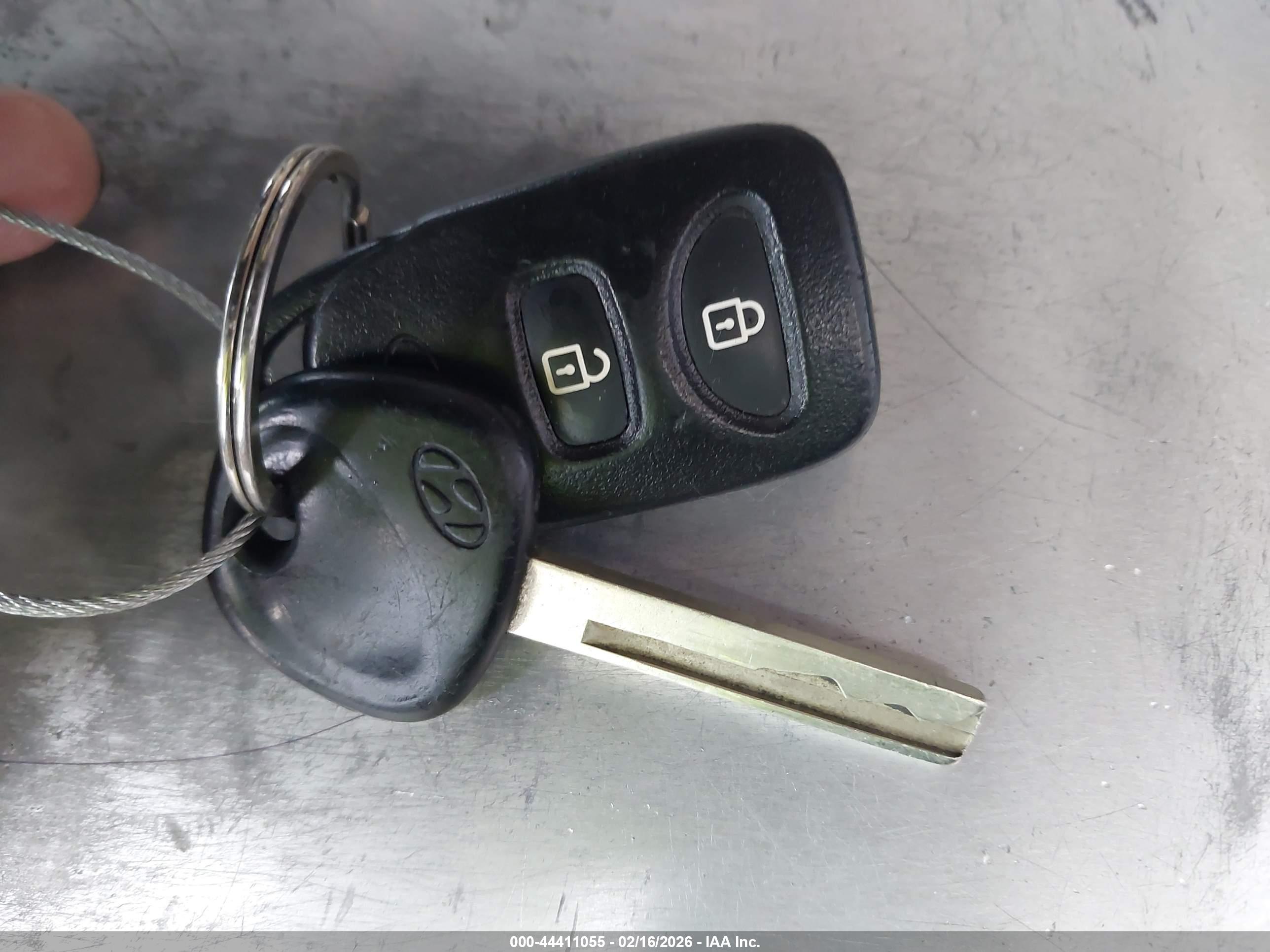 HYUNDAI ACCENT image 11