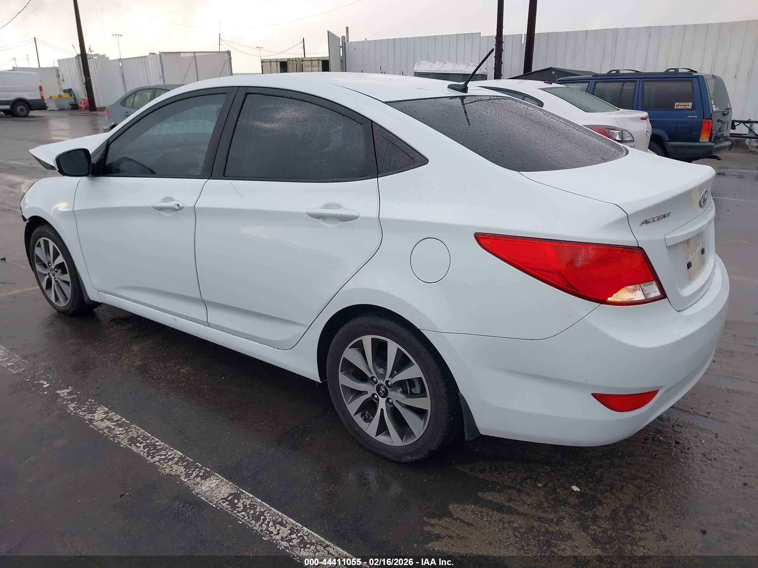 HYUNDAI ACCENT image 3