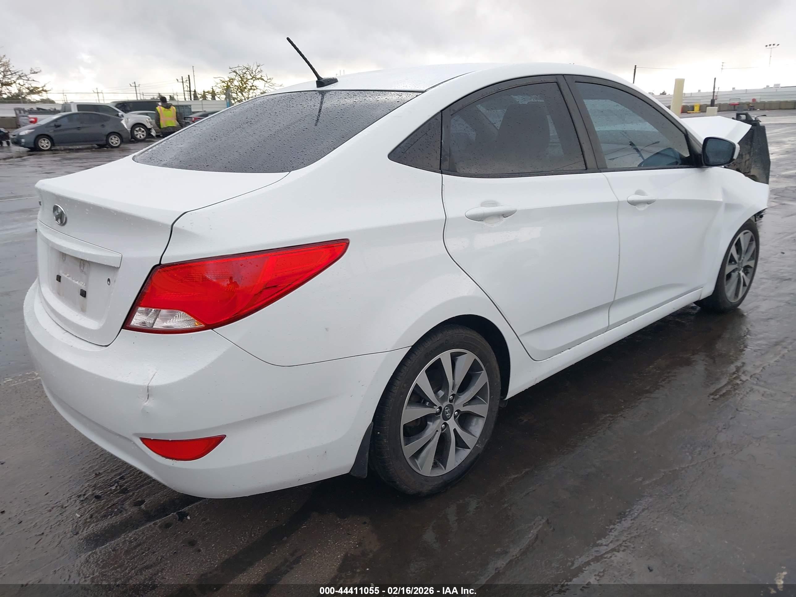 HYUNDAI ACCENT image 4