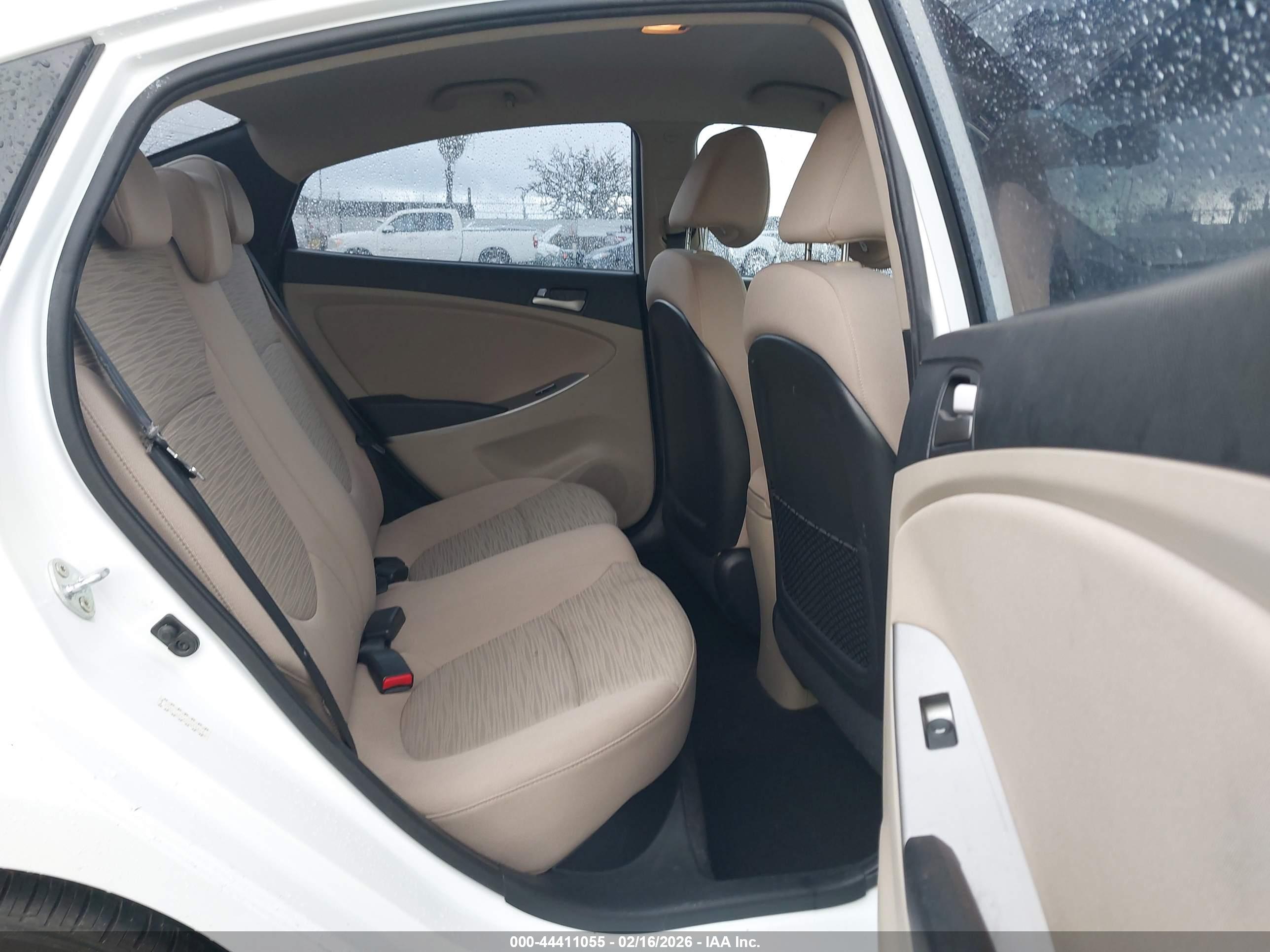 HYUNDAI ACCENT image 8