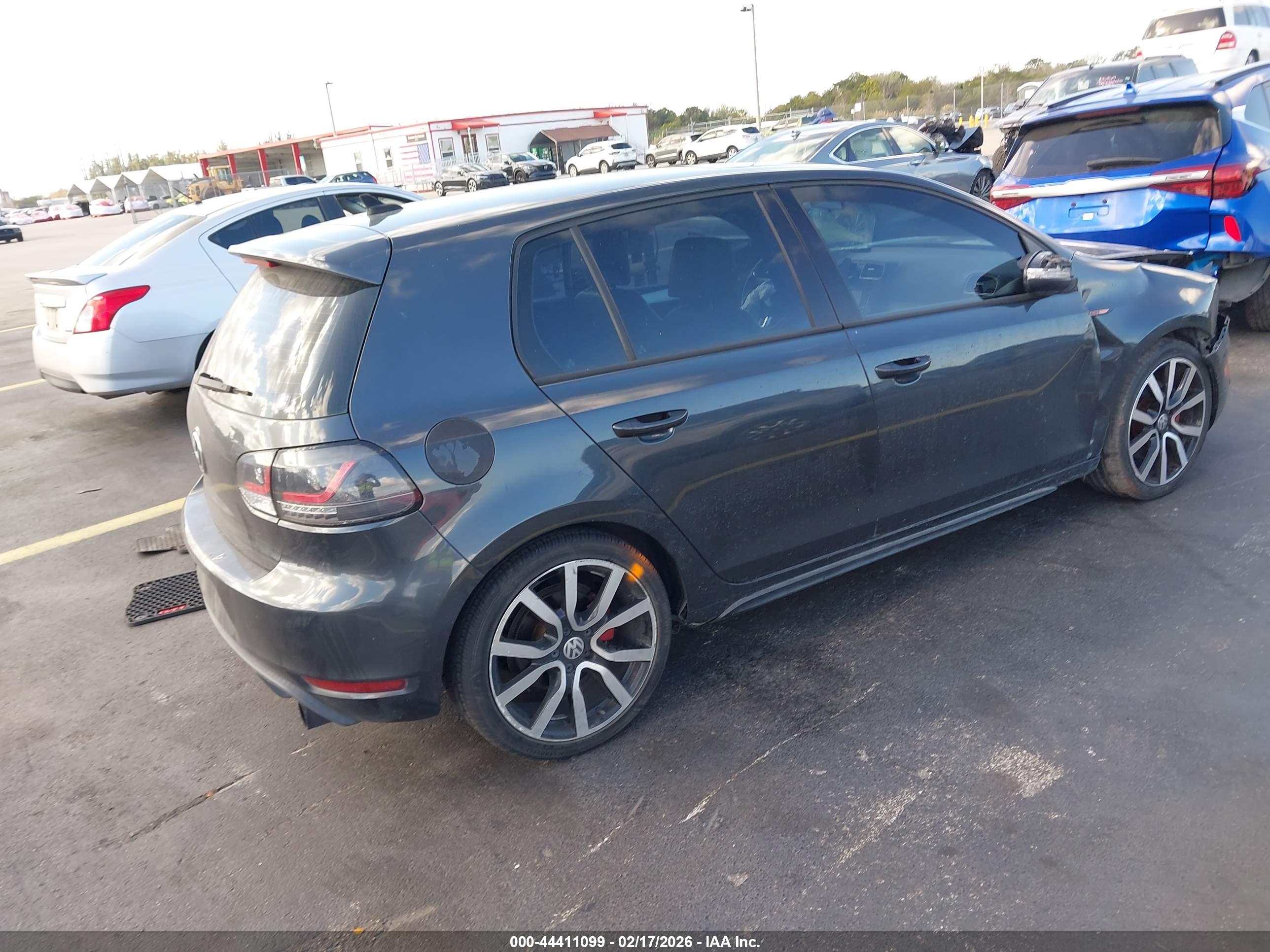 VOLKSWAGEN GTI image 4