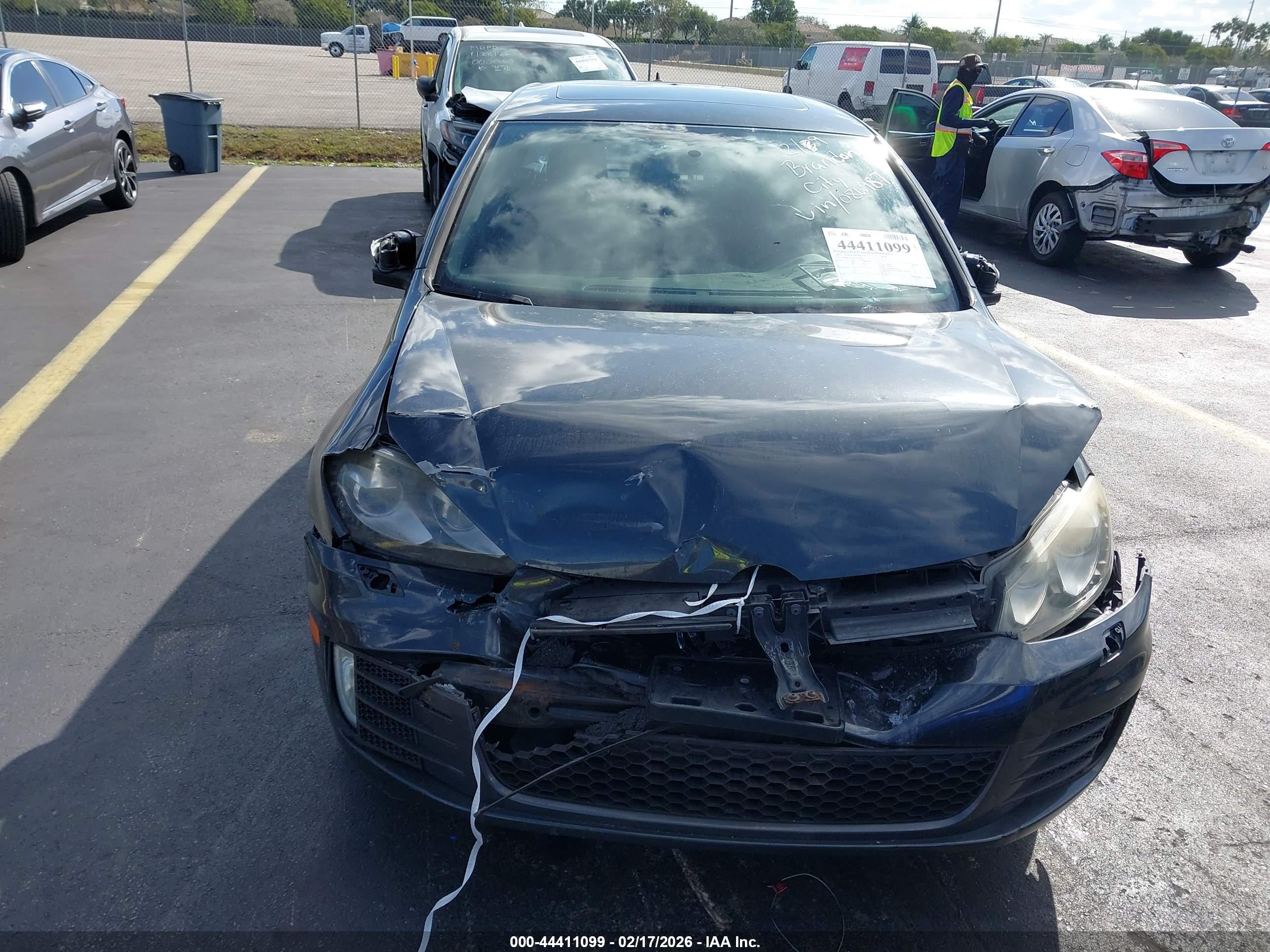 VOLKSWAGEN GTI image 6
