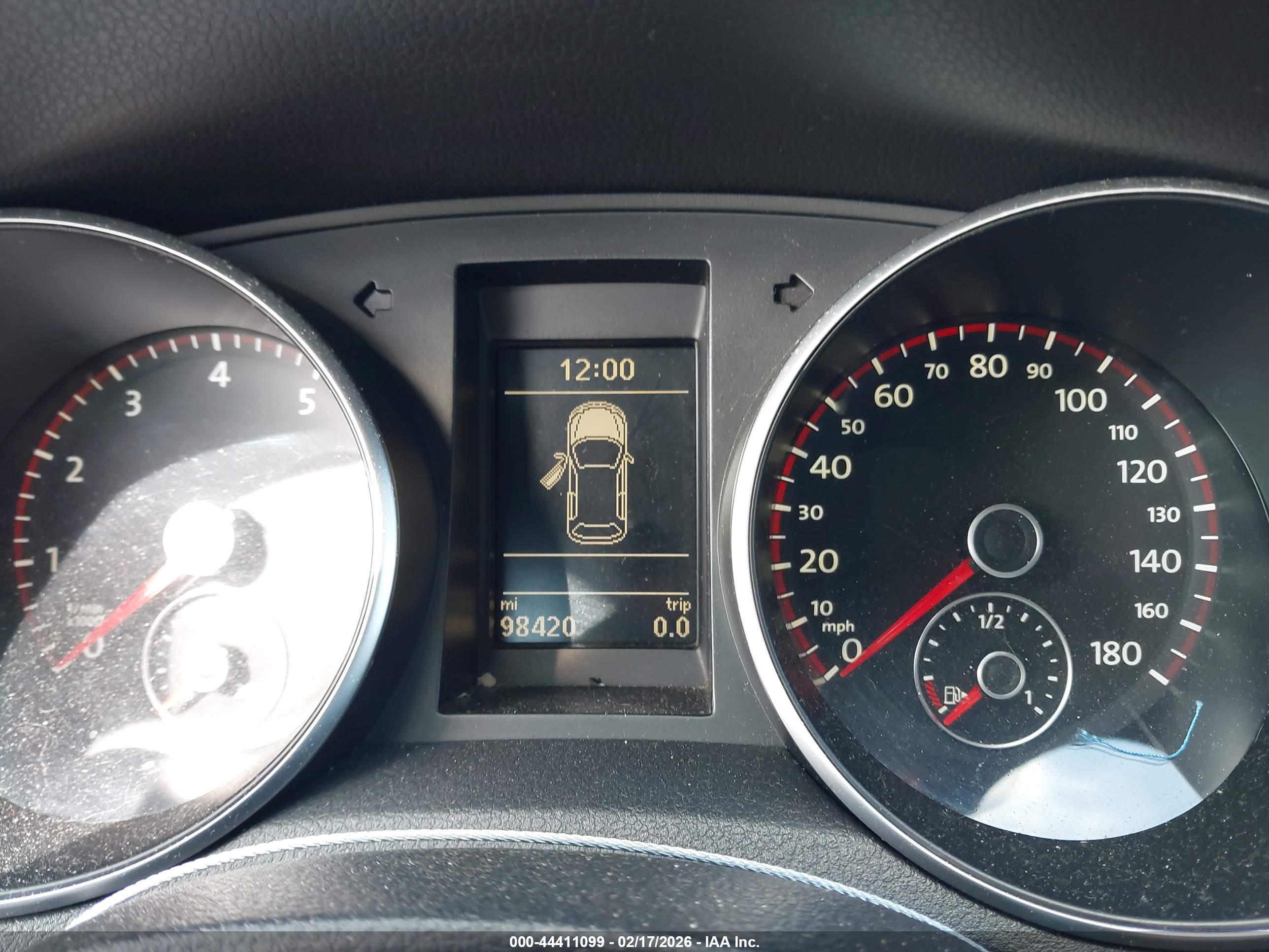VOLKSWAGEN GTI image 7