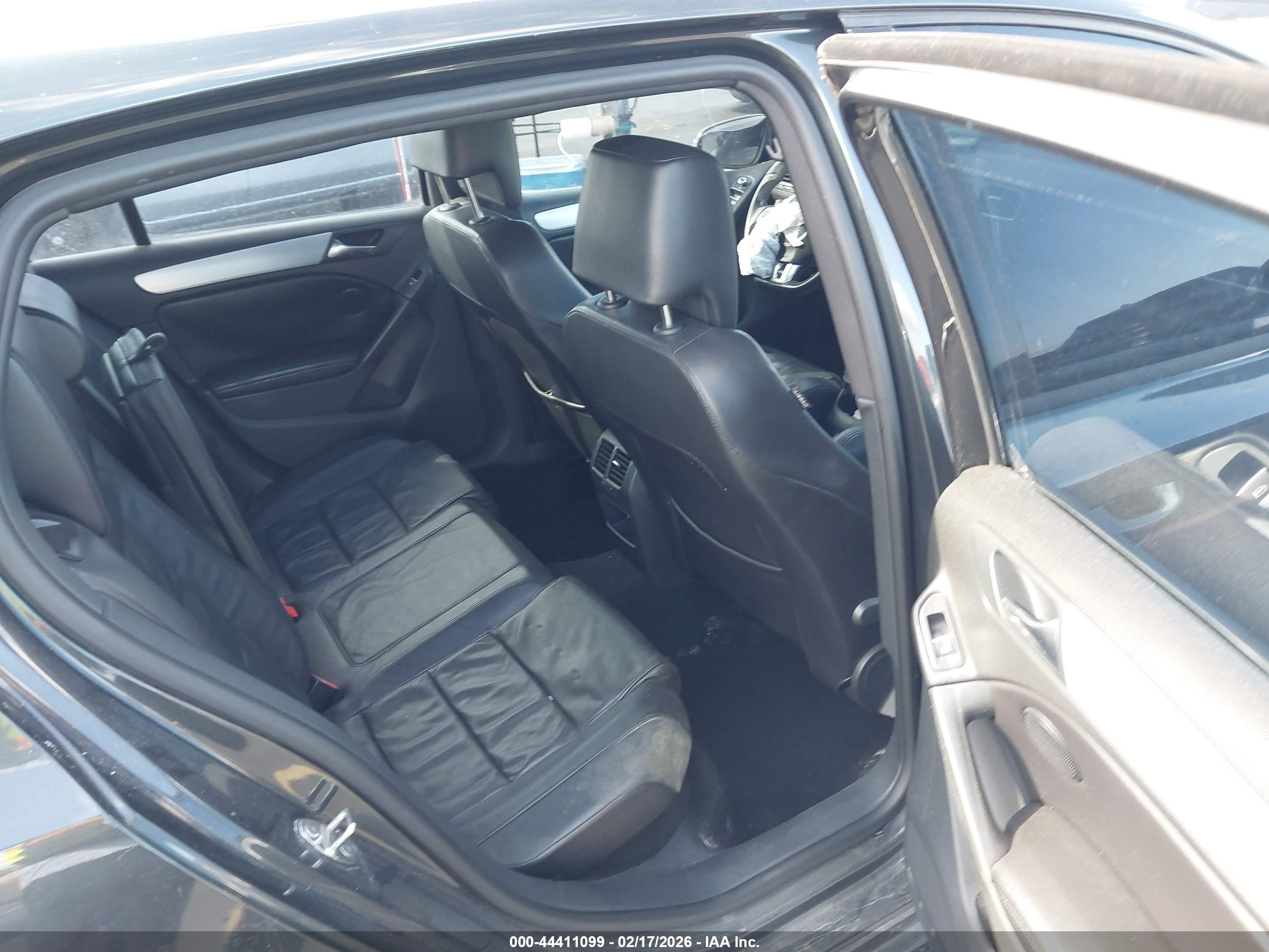 VOLKSWAGEN GTI image 8