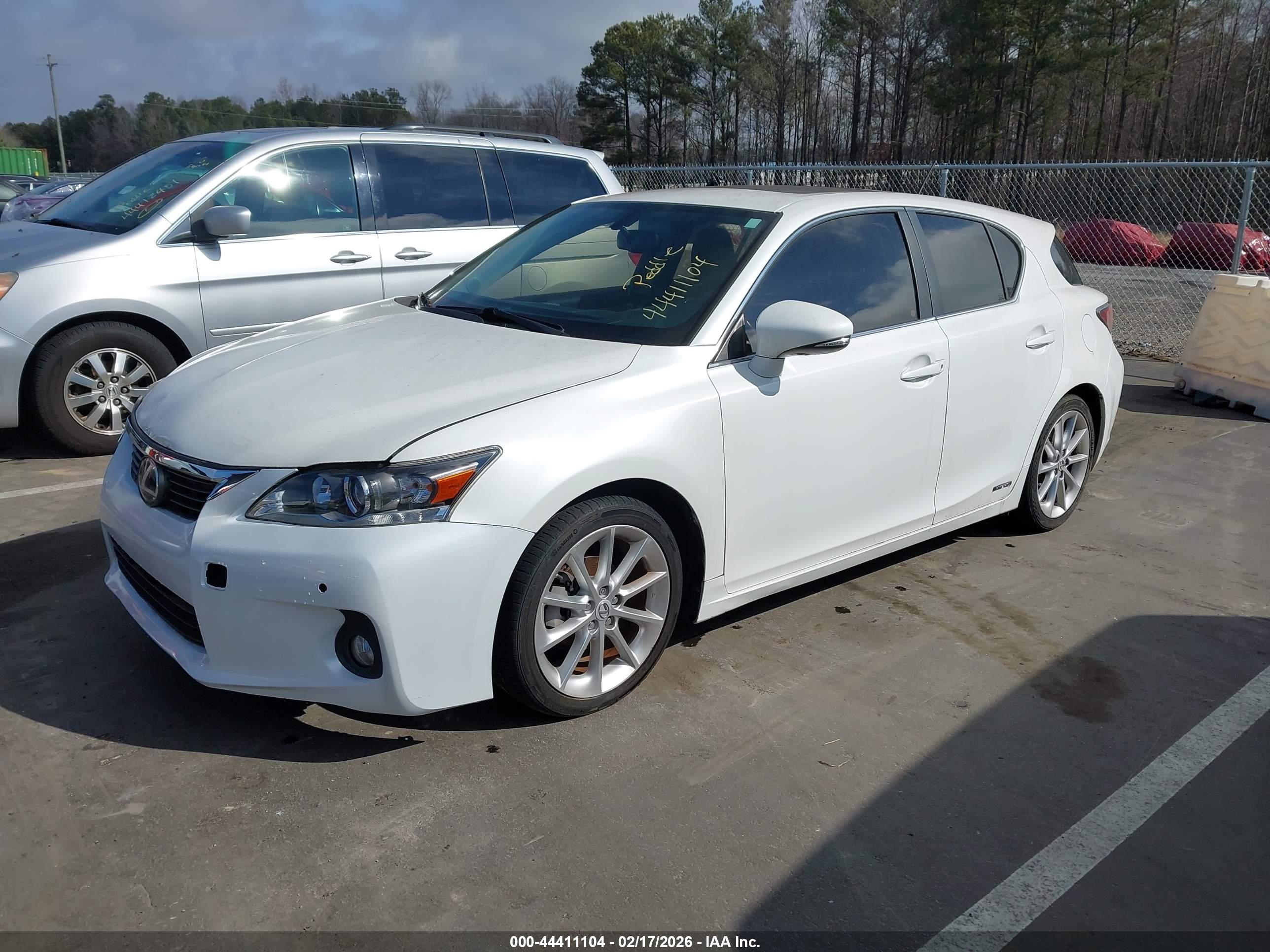LEXUS CT image 2