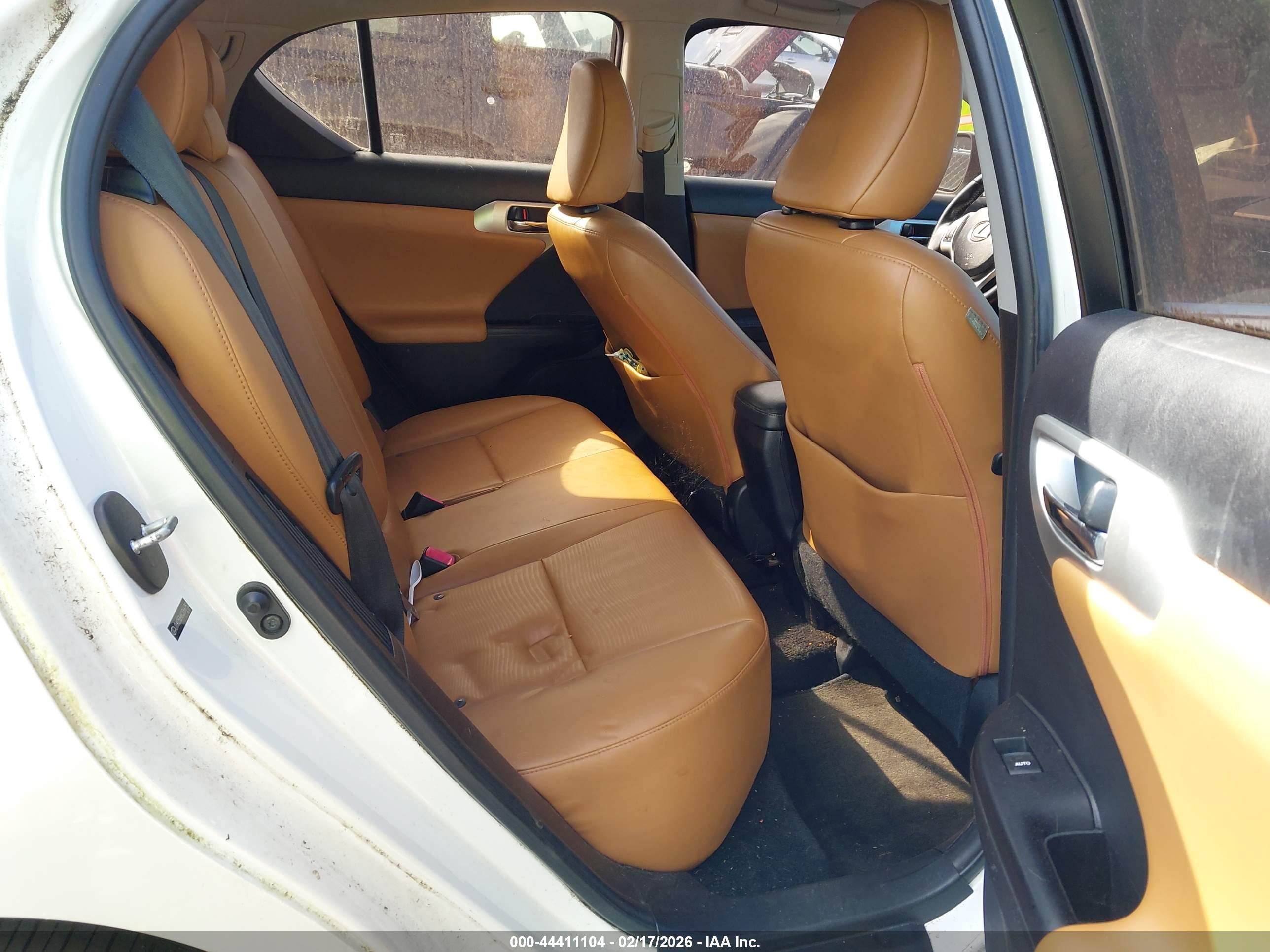 LEXUS CT image 8